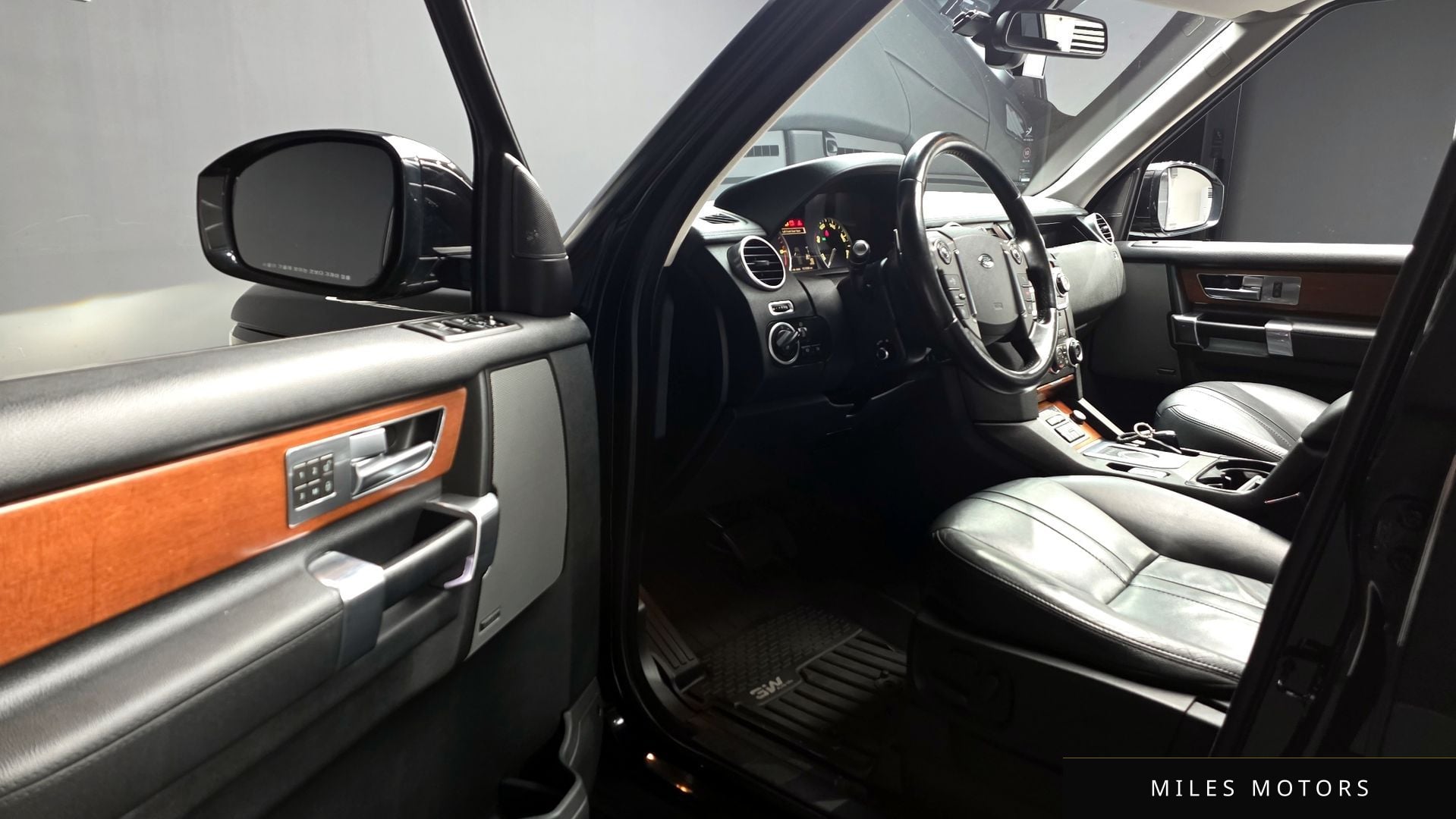 Land Rover Discovery 2015 — миниатюра 10