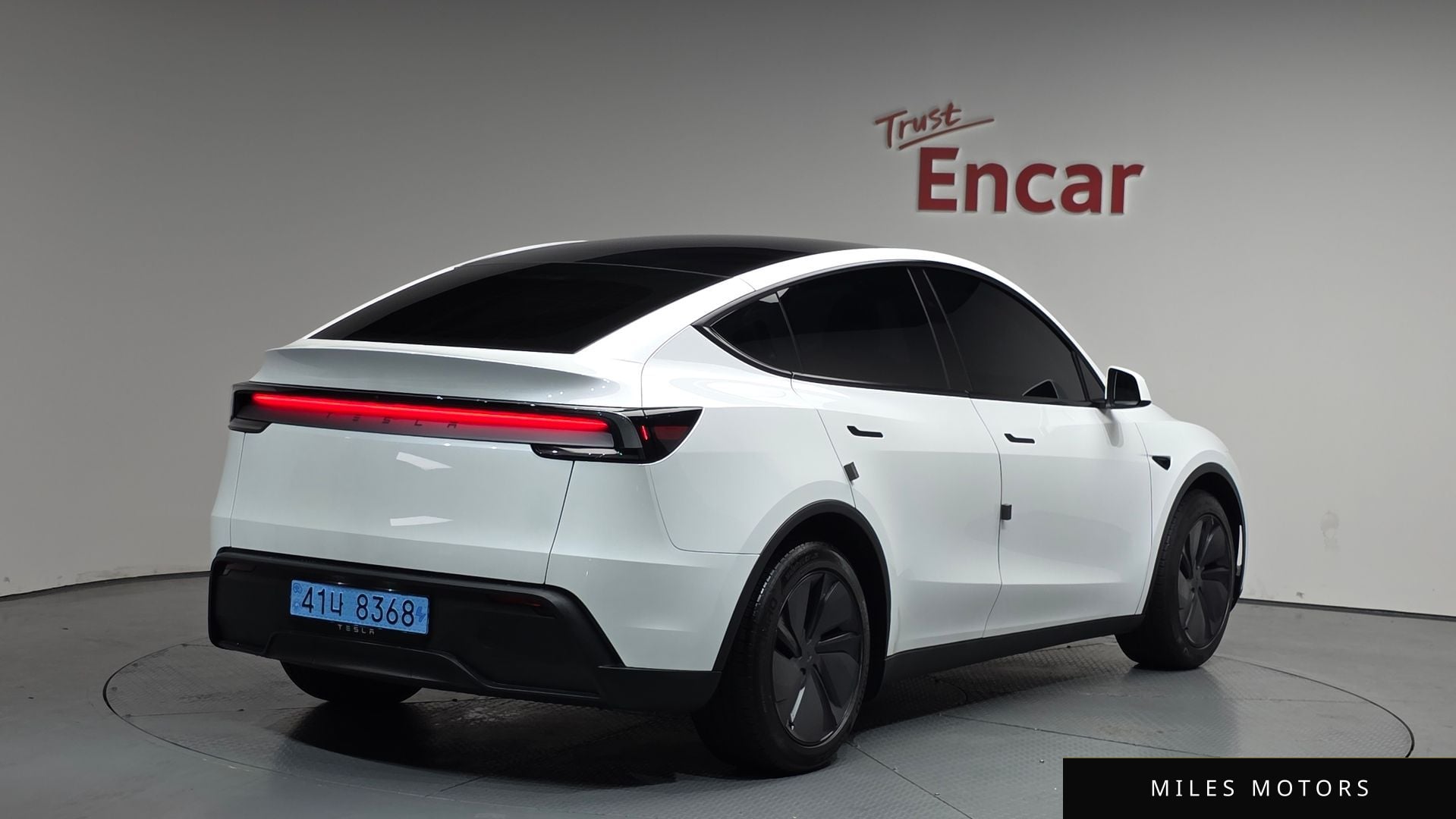 Tesla Model Y 2025 — фото 1 из 12
