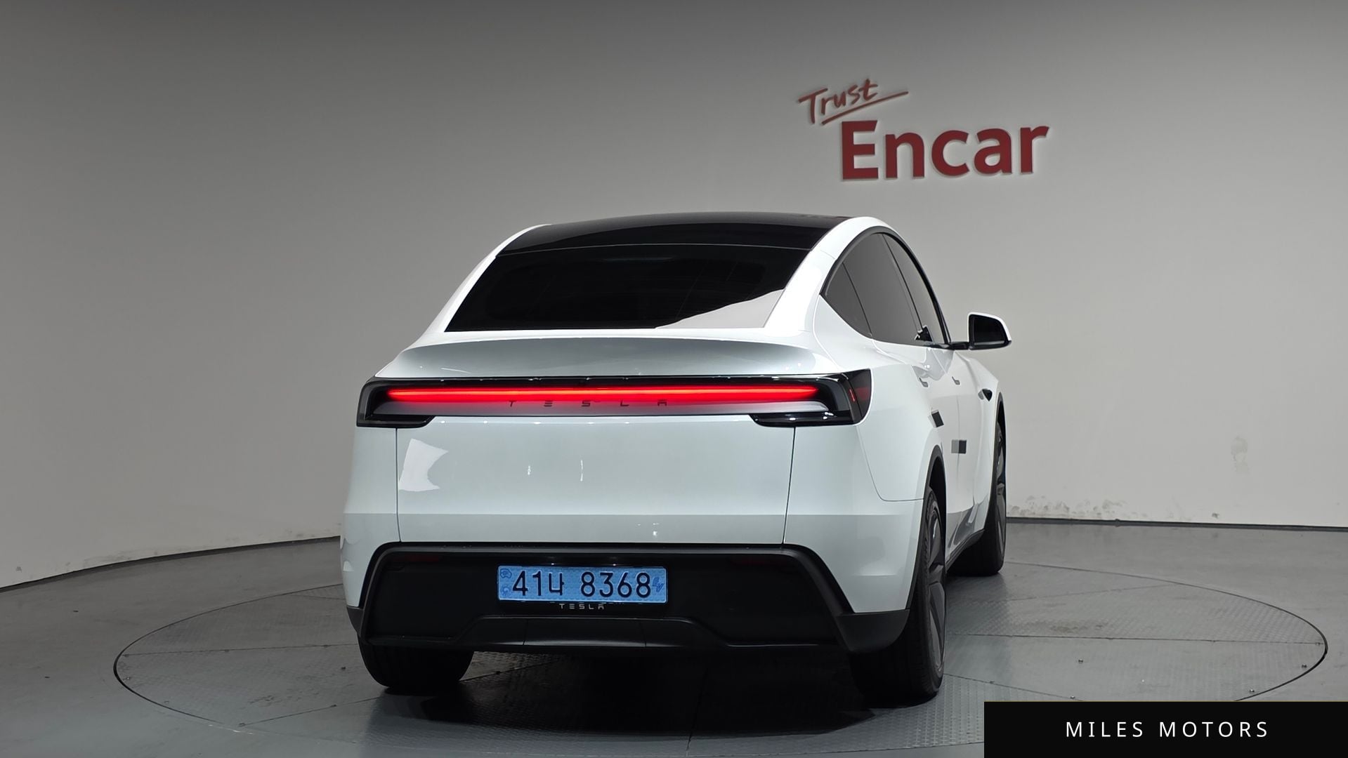 Tesla Model Y 2025 — миниатюра 3
