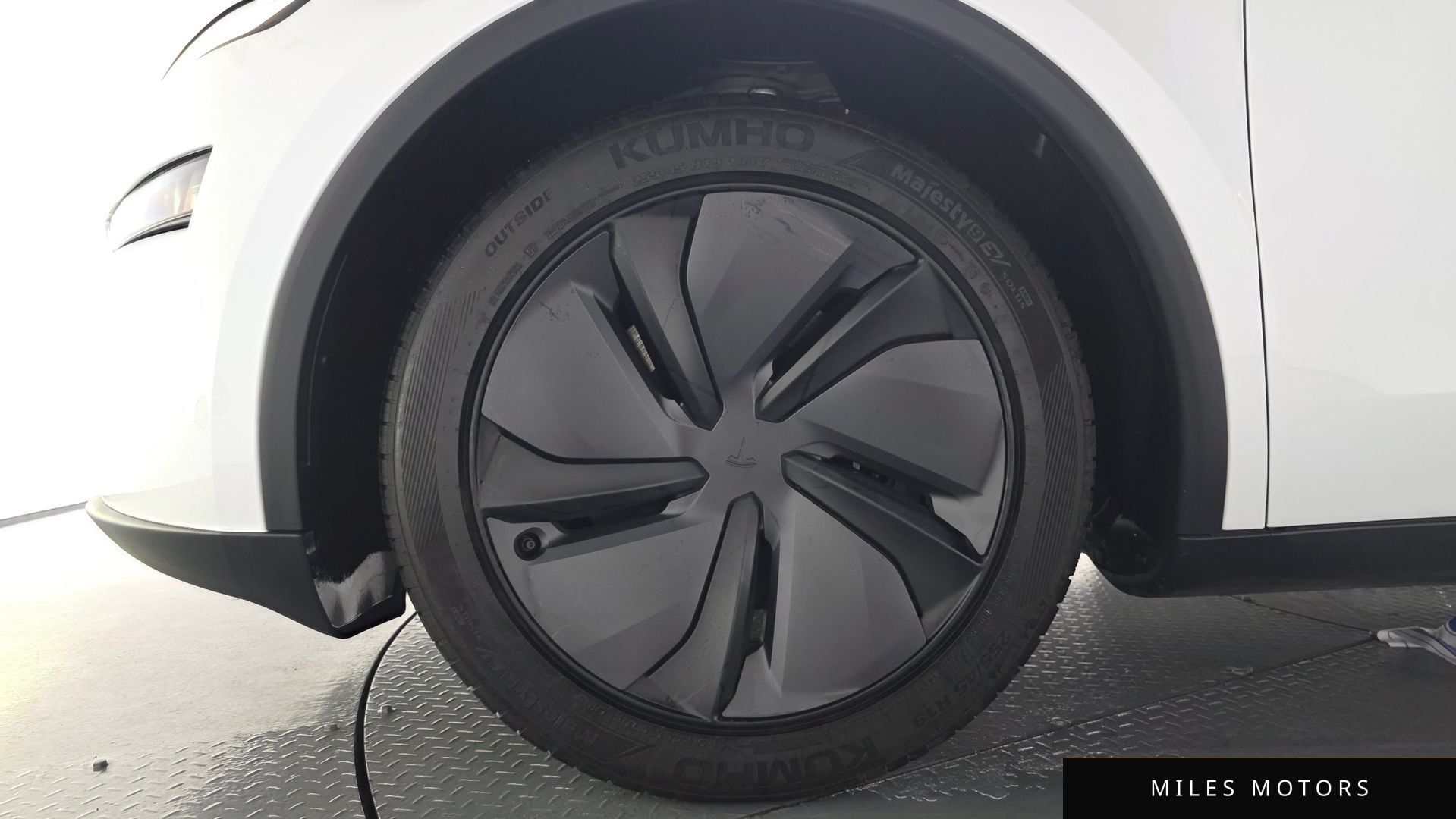 Tesla Model Y 2025 — миниатюра 4