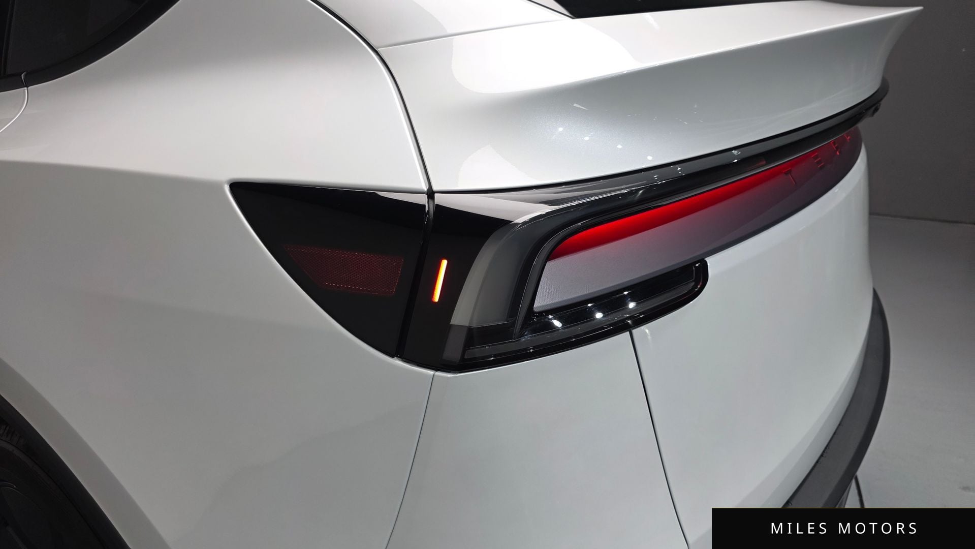 Tesla Model Y 2025 — миниатюра 8