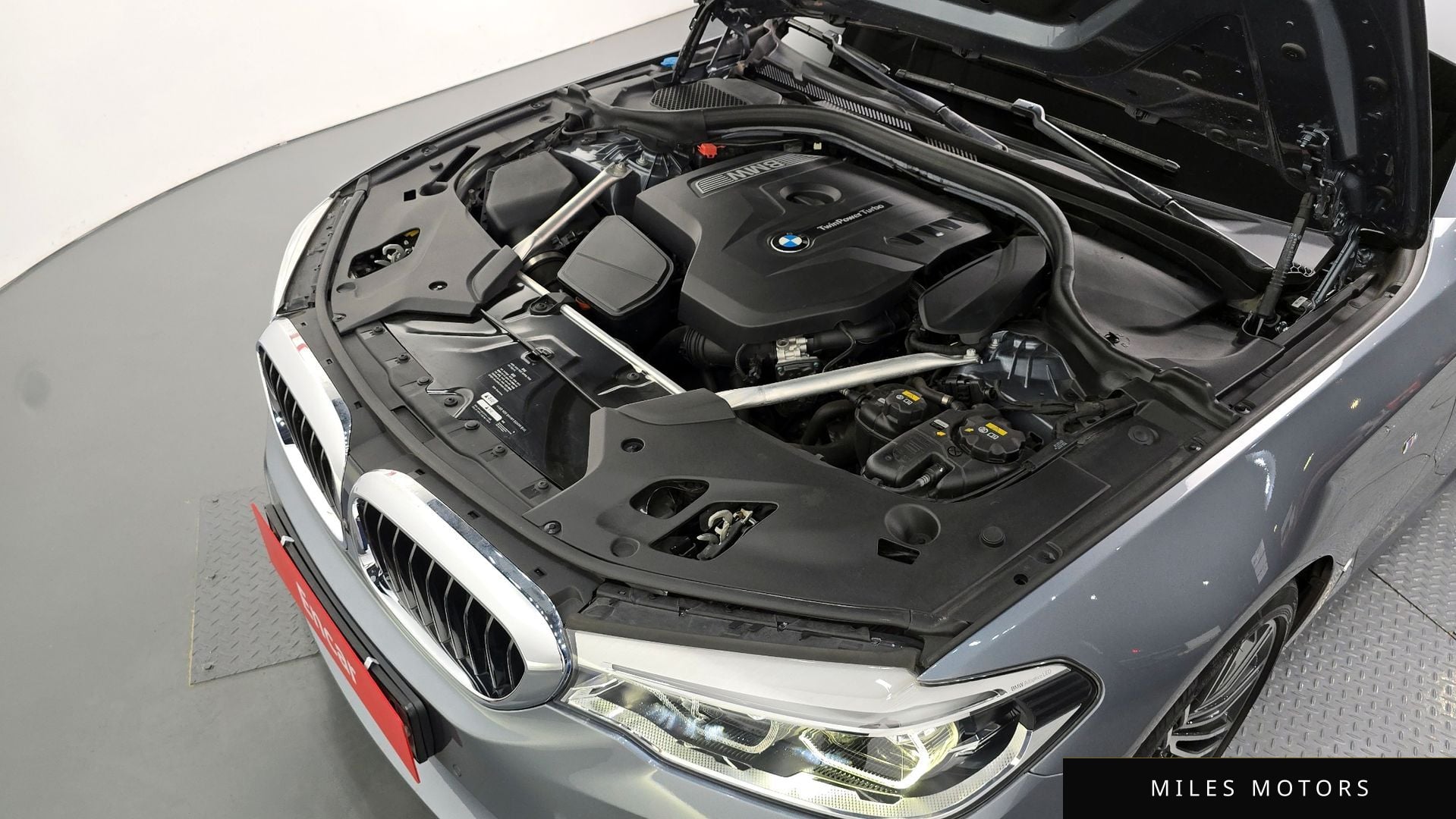 BMW 5 Series (G30) 2019 — миниатюра 5