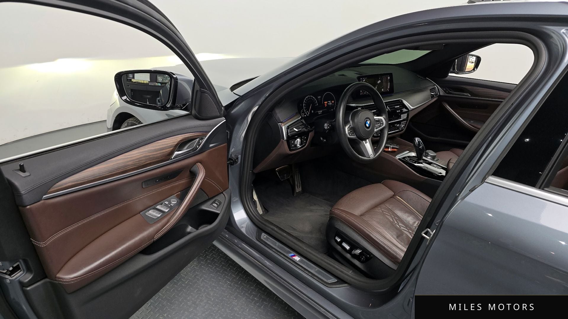 BMW 5 Series (G30) 2019 — миниатюра 12
