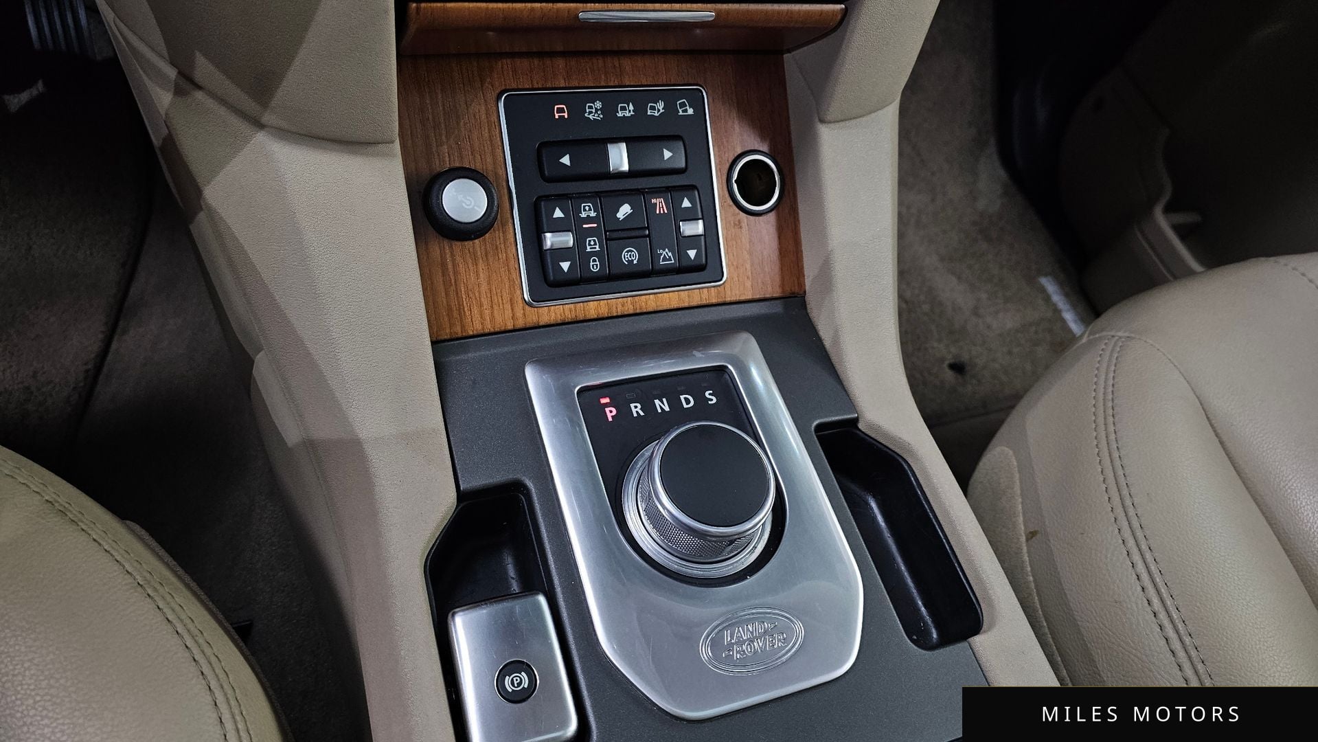 Land Rover Discovery 2014 — миниатюра 9