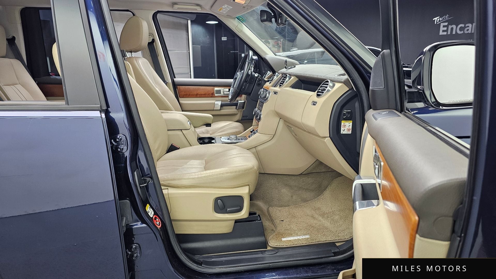 Land Rover Discovery 2014 — миниатюра 11