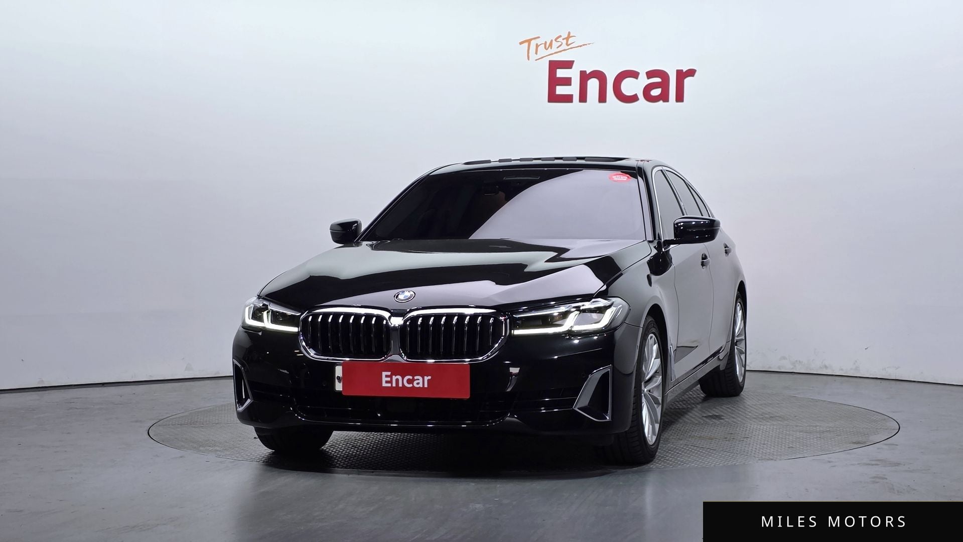BMW 5 Series (G30) 2022 — миниатюра 3