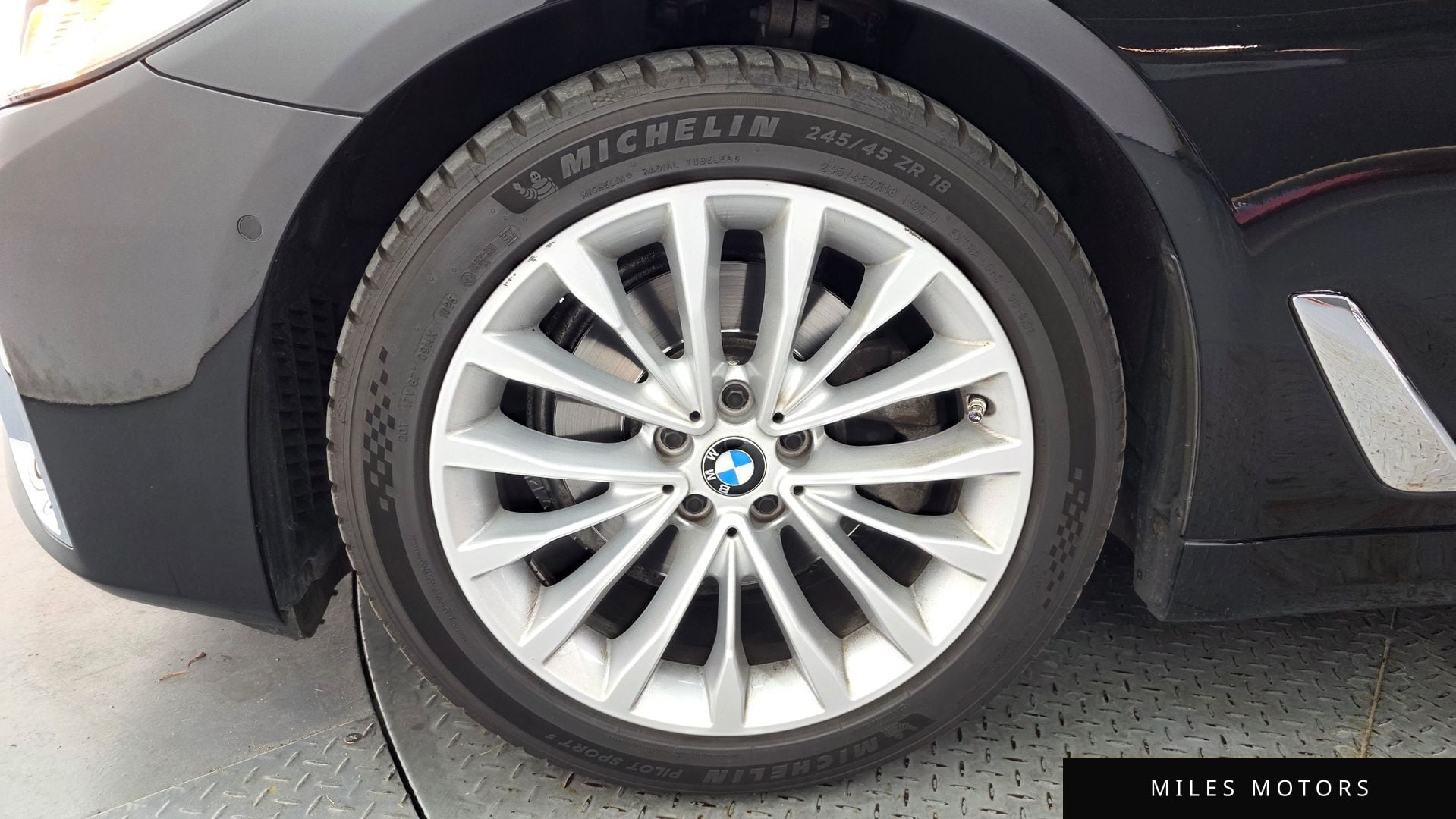 BMW 5 Series (G30) 2022 — миниатюра 5
