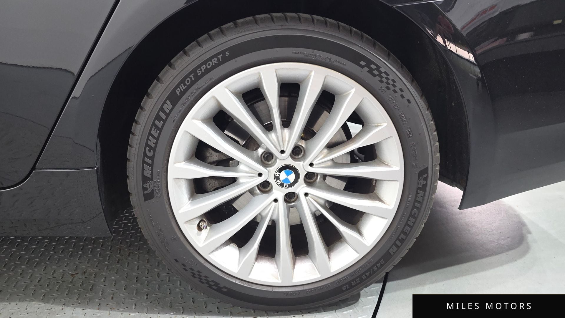 BMW 5 Series (G30) 2022 — миниатюра 7