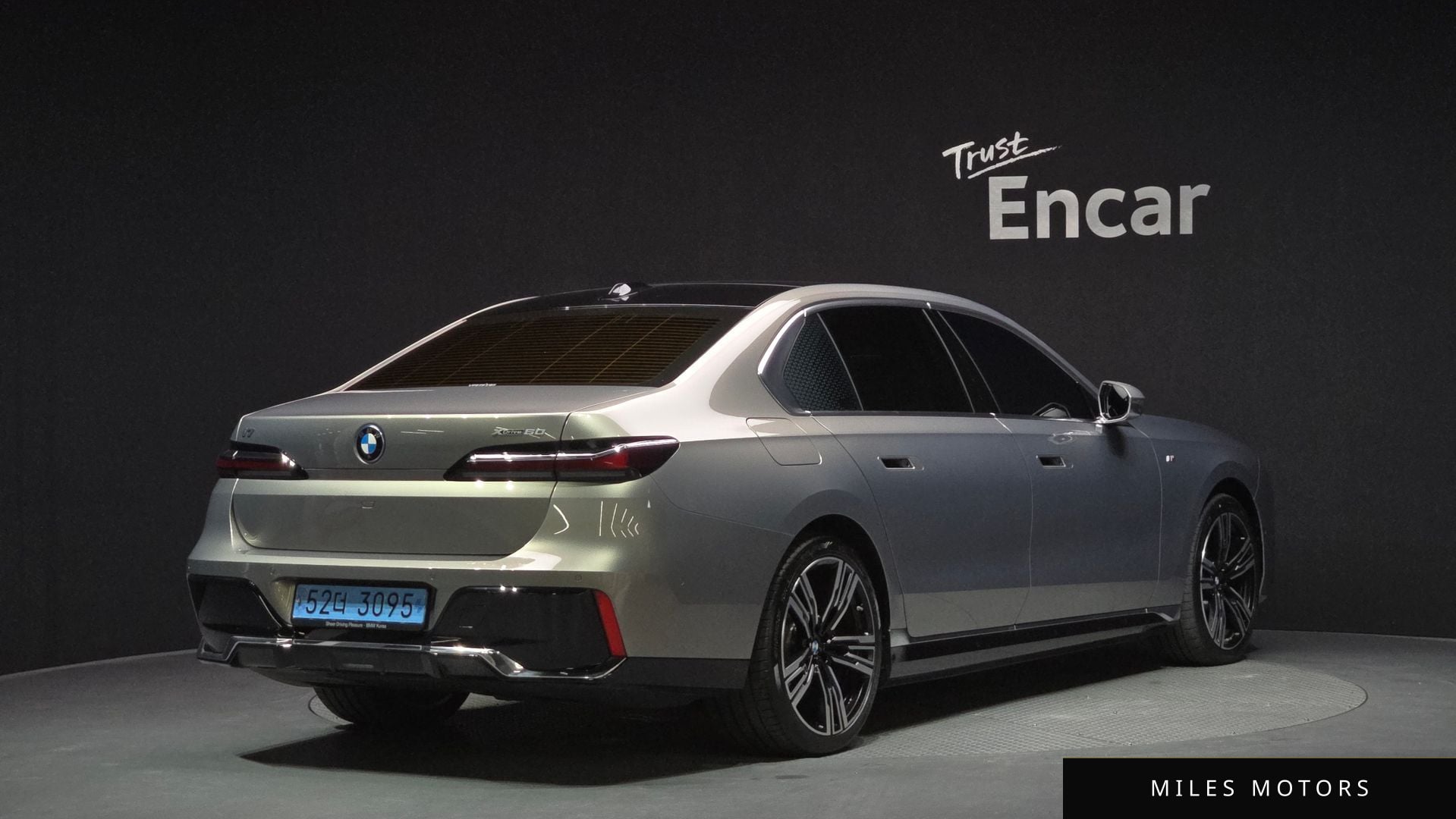 BMW i7 (G70) 2023 — миниатюра 2