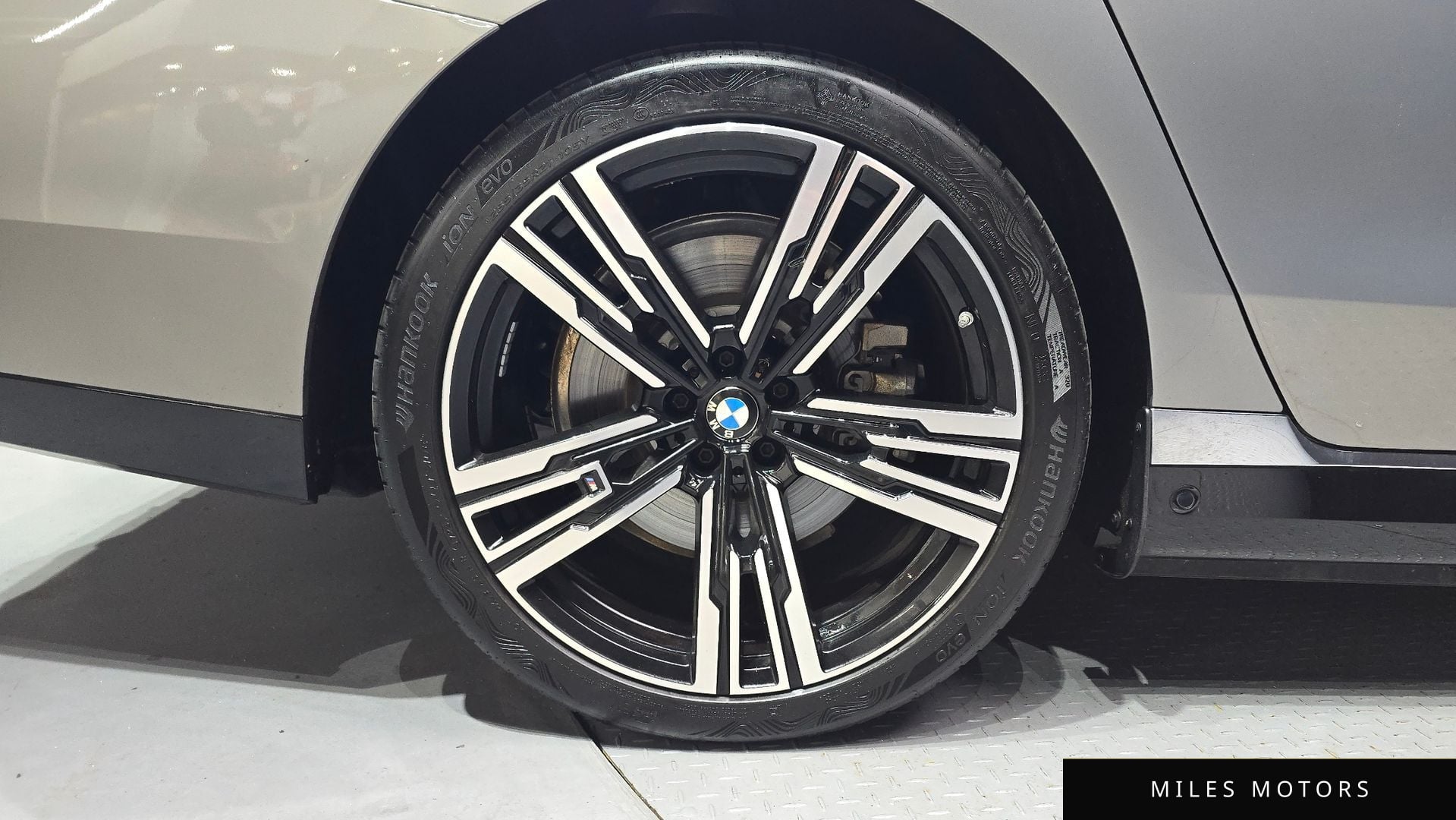 BMW i7 (G70) 2023 — миниатюра 5