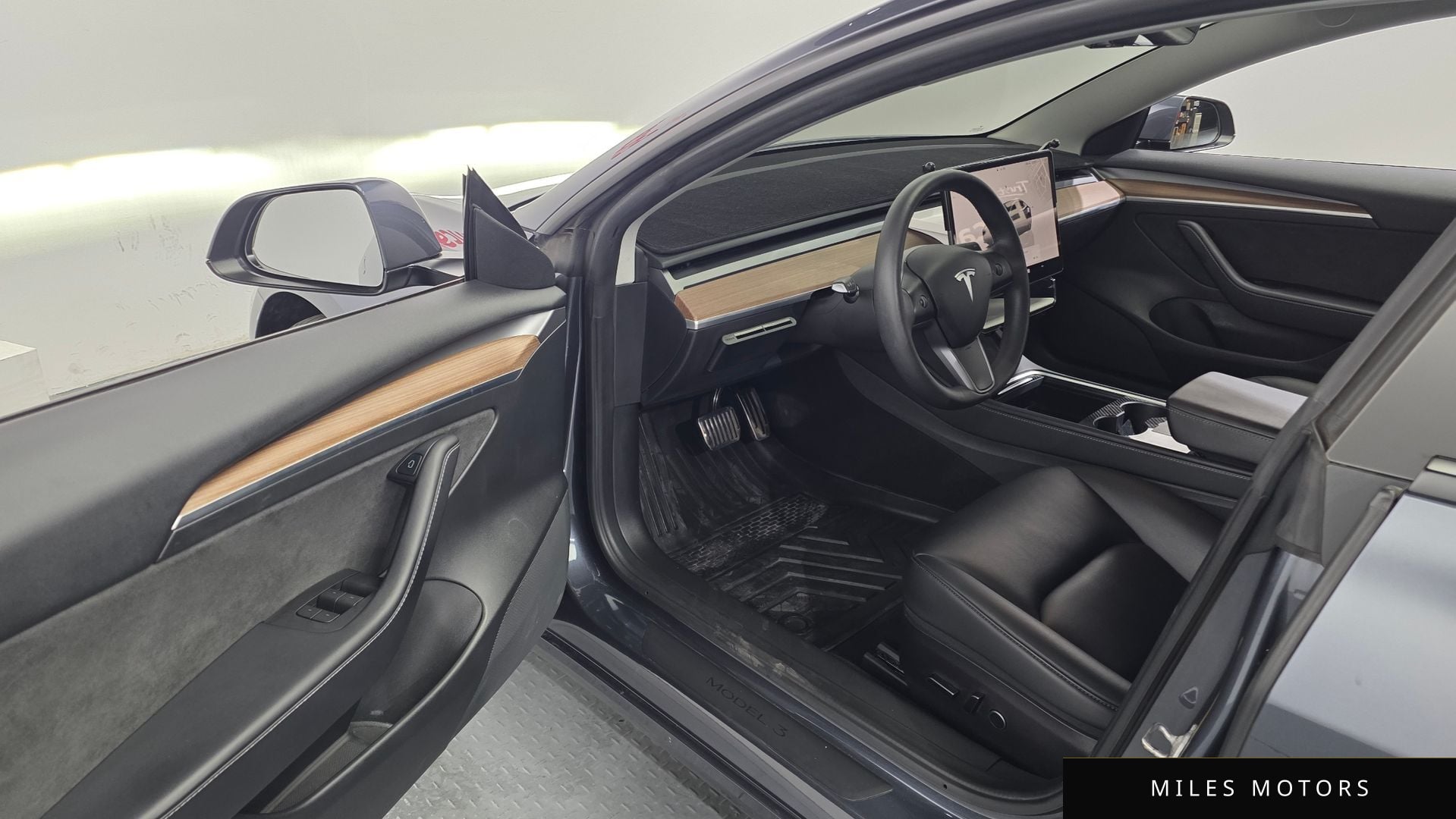 Tesla Model 3 2022 — миниатюра 10