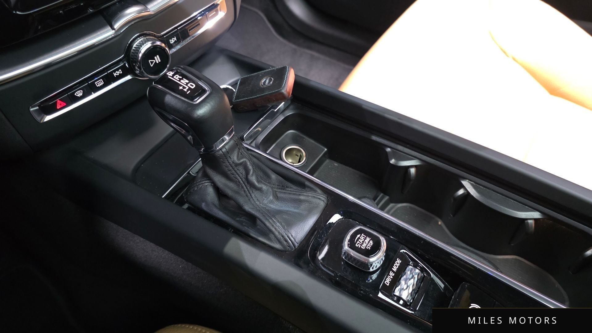 Volvo XC60 2018 — миниатюра 12