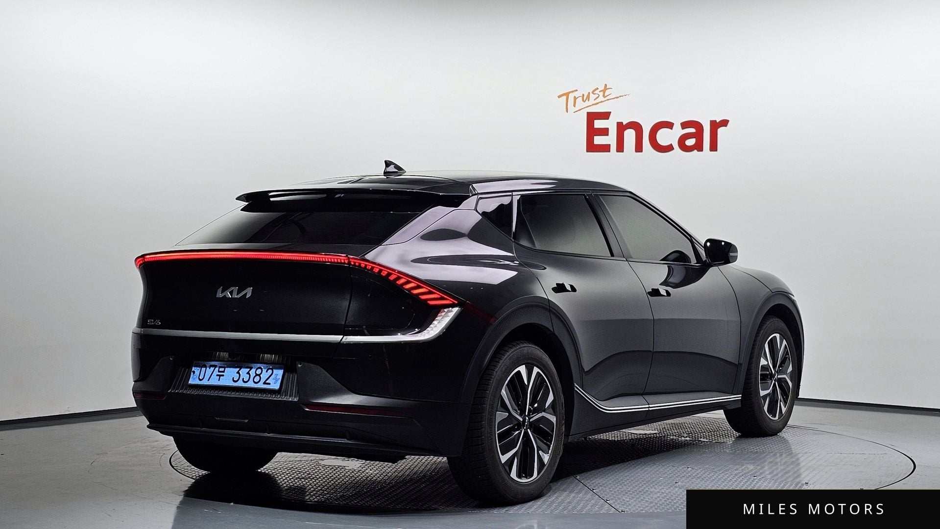 Kia EV6 2023 — миниатюра 2