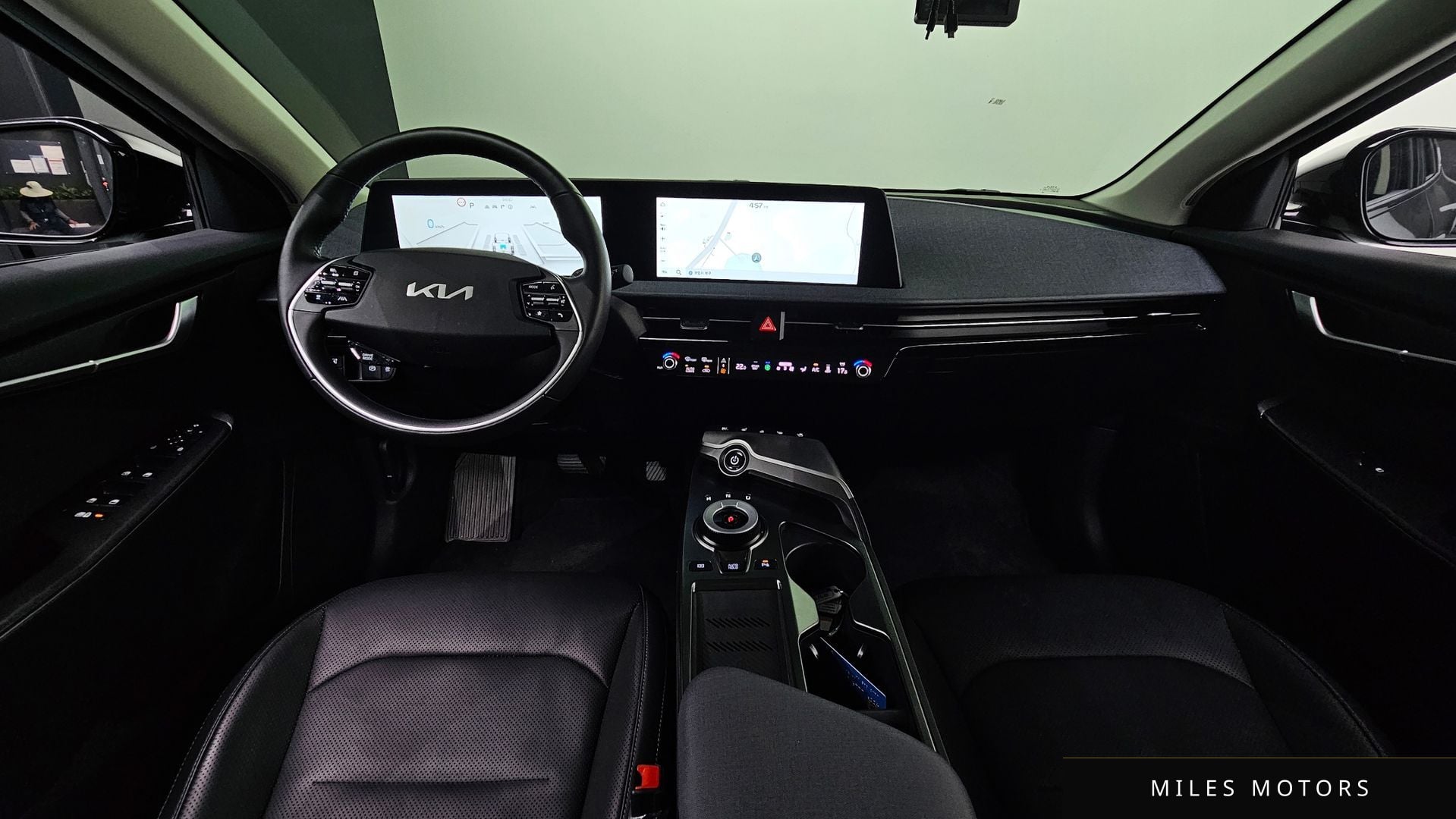Kia EV6 2023 — миниатюра 10