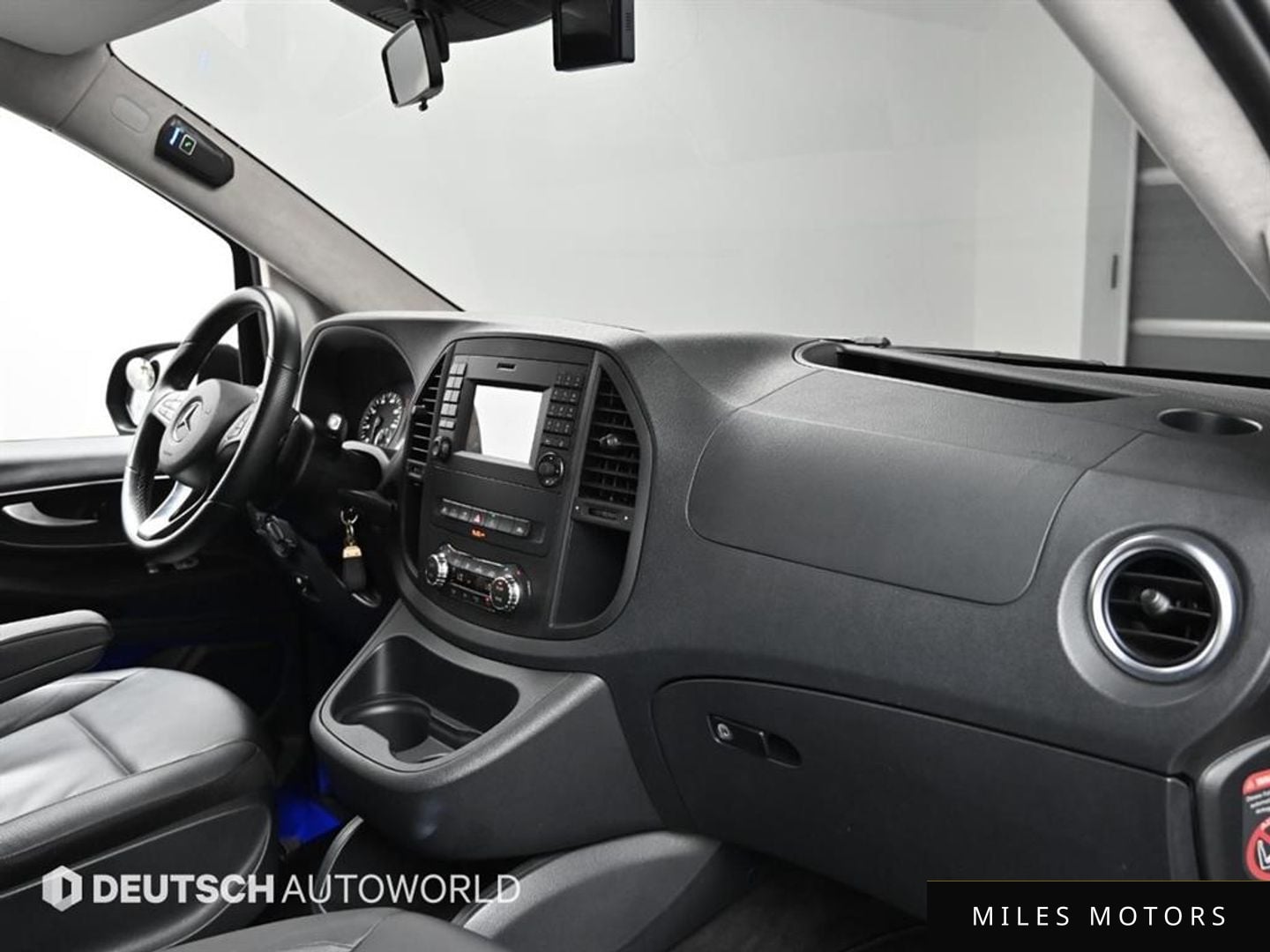 Mercedes-Benz V-Class 2016 — миниатюра 7
