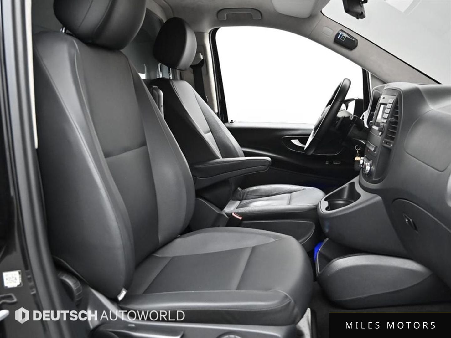 Mercedes-Benz V-Class 2016 — миниатюра 10