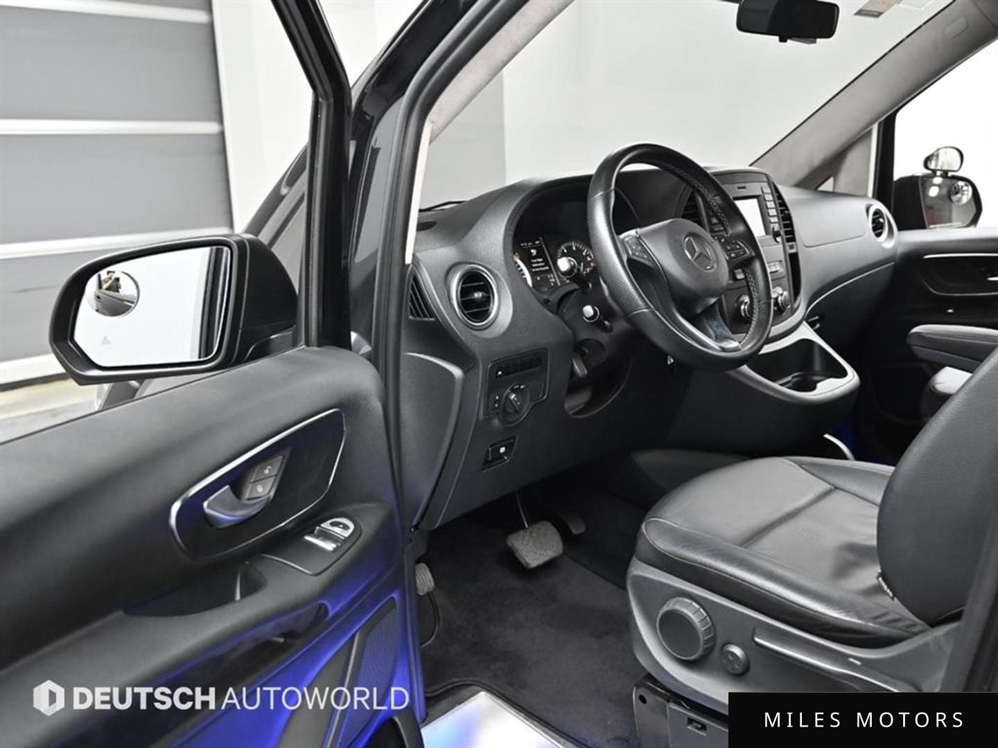 Mercedes-Benz V-Class 2016 — миниатюра 11