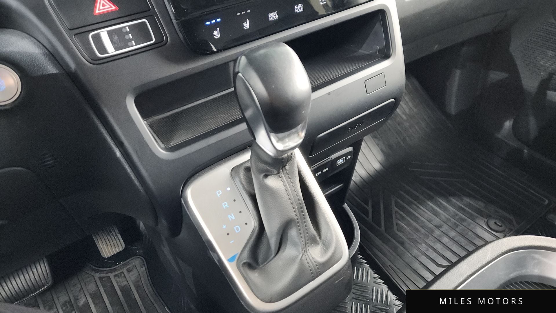 Hyundai Staria 2023 — миниатюра 12