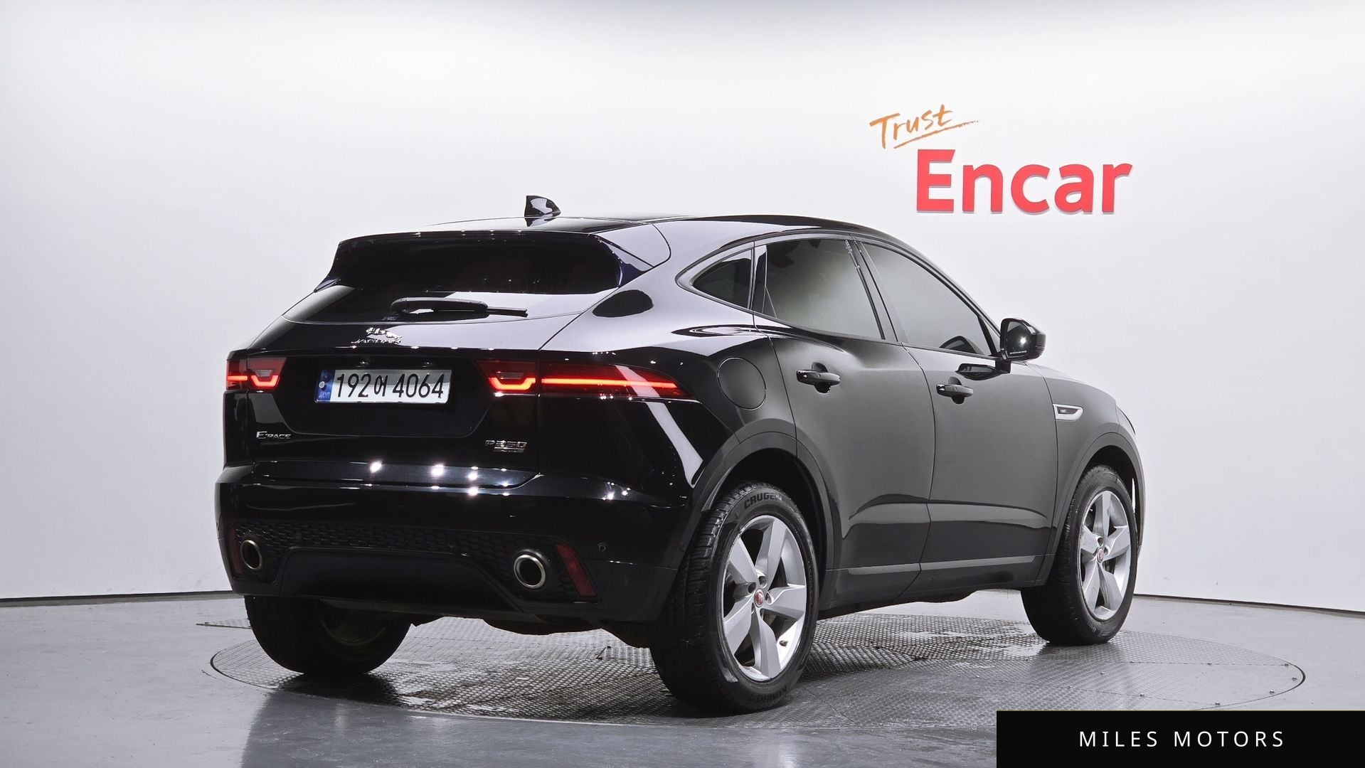 Jaguar E-PACE 2018 — миниатюра 2