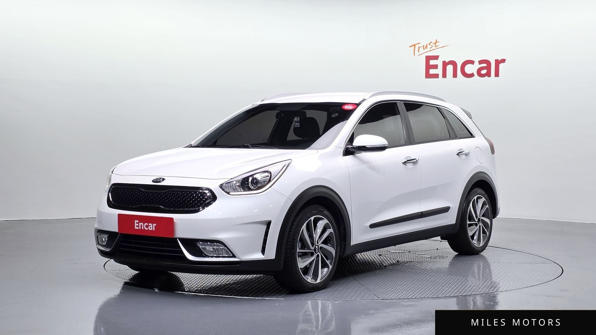 Kia Niro 2018 — фото 1 из 12