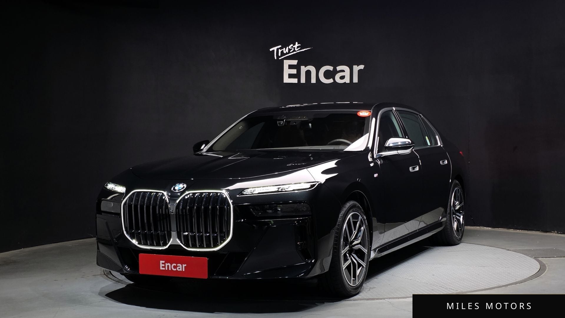 BMW 7 Series (G70) 2025 — фото 1 из 12