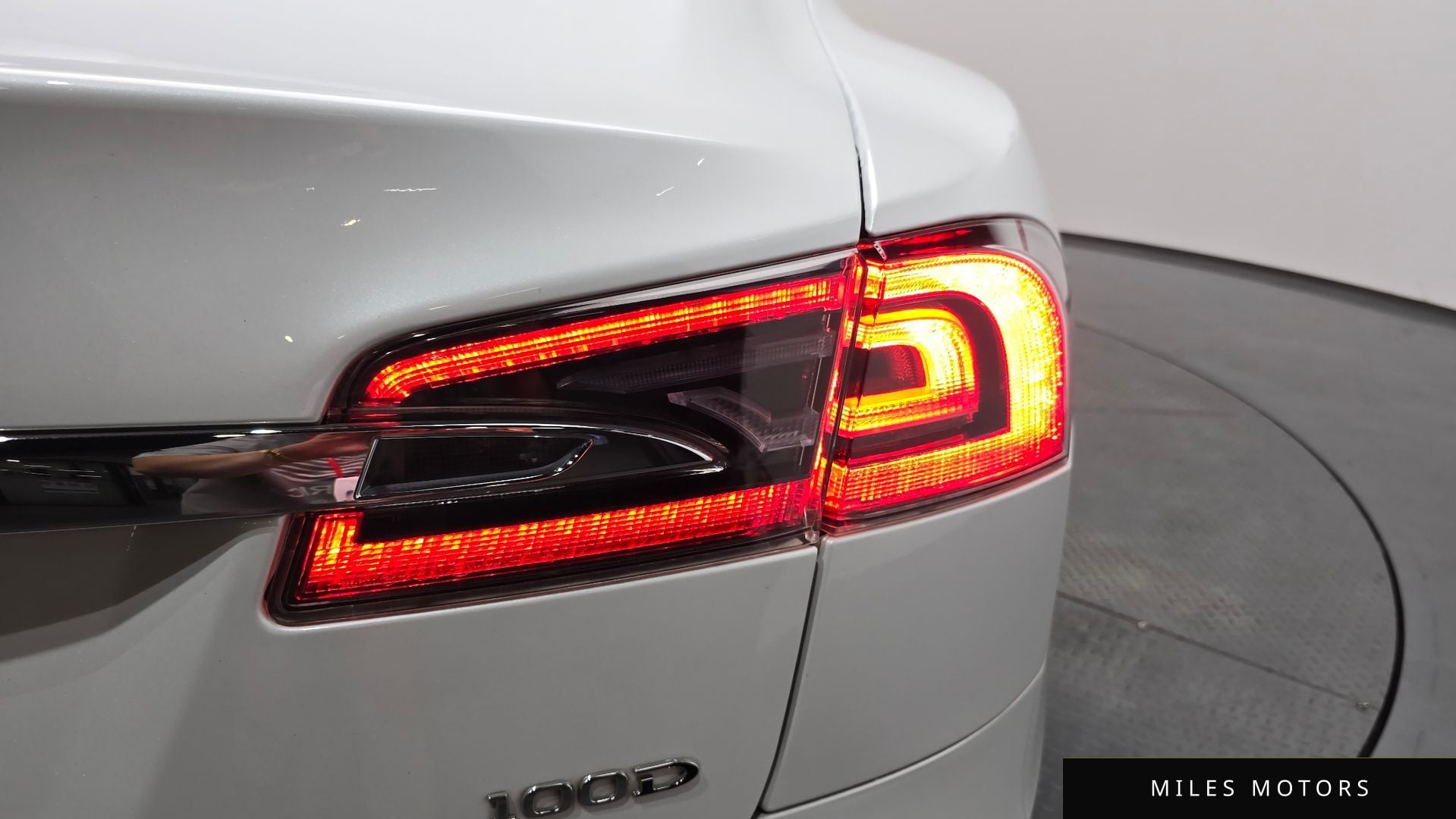 Tesla Model S 2019 — миниатюра 9