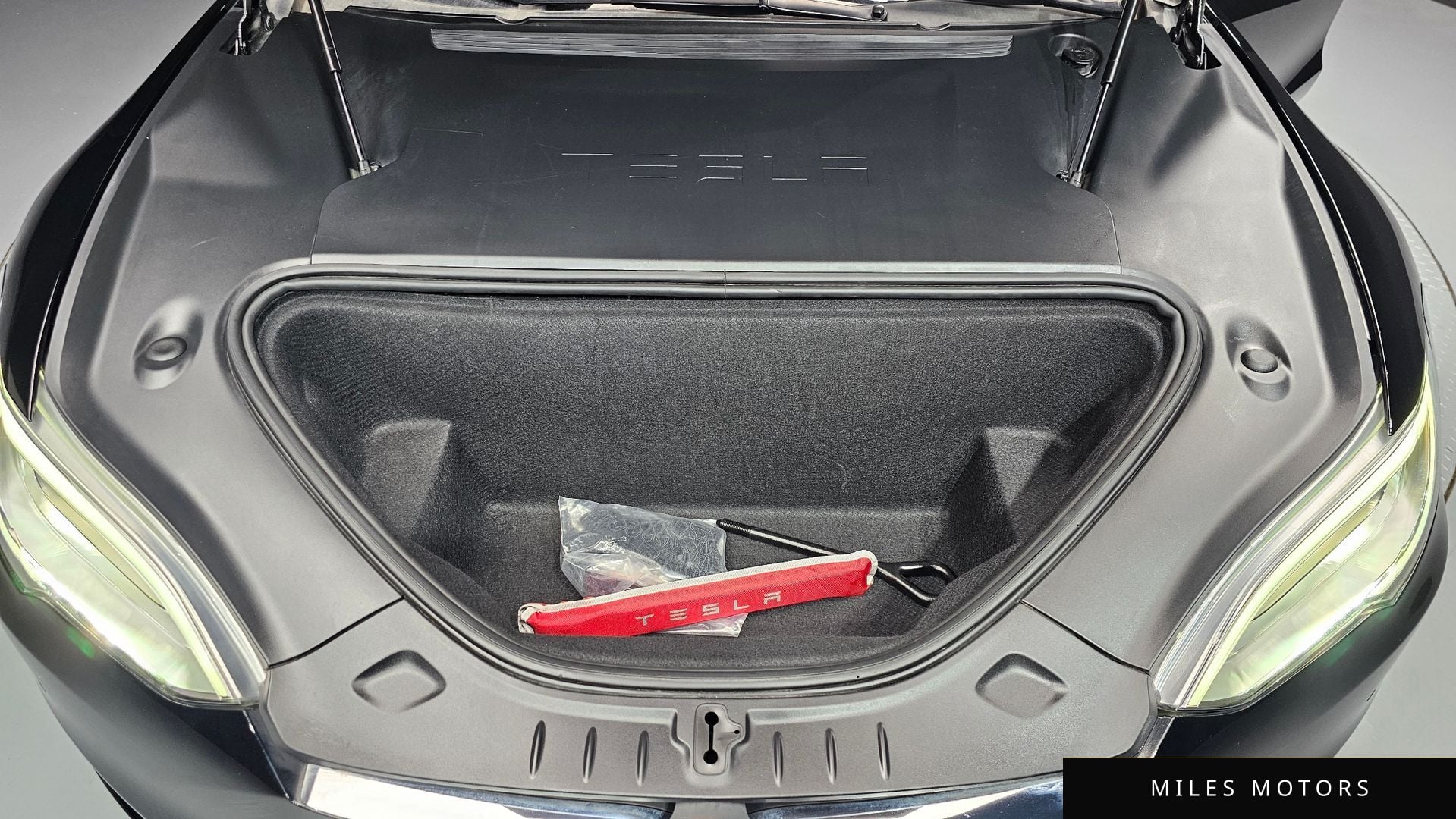 Tesla Model S 2020 — миниатюра 6