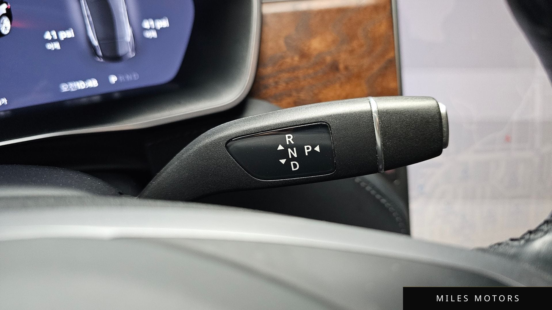 Tesla Model S 2020 — миниатюра 12