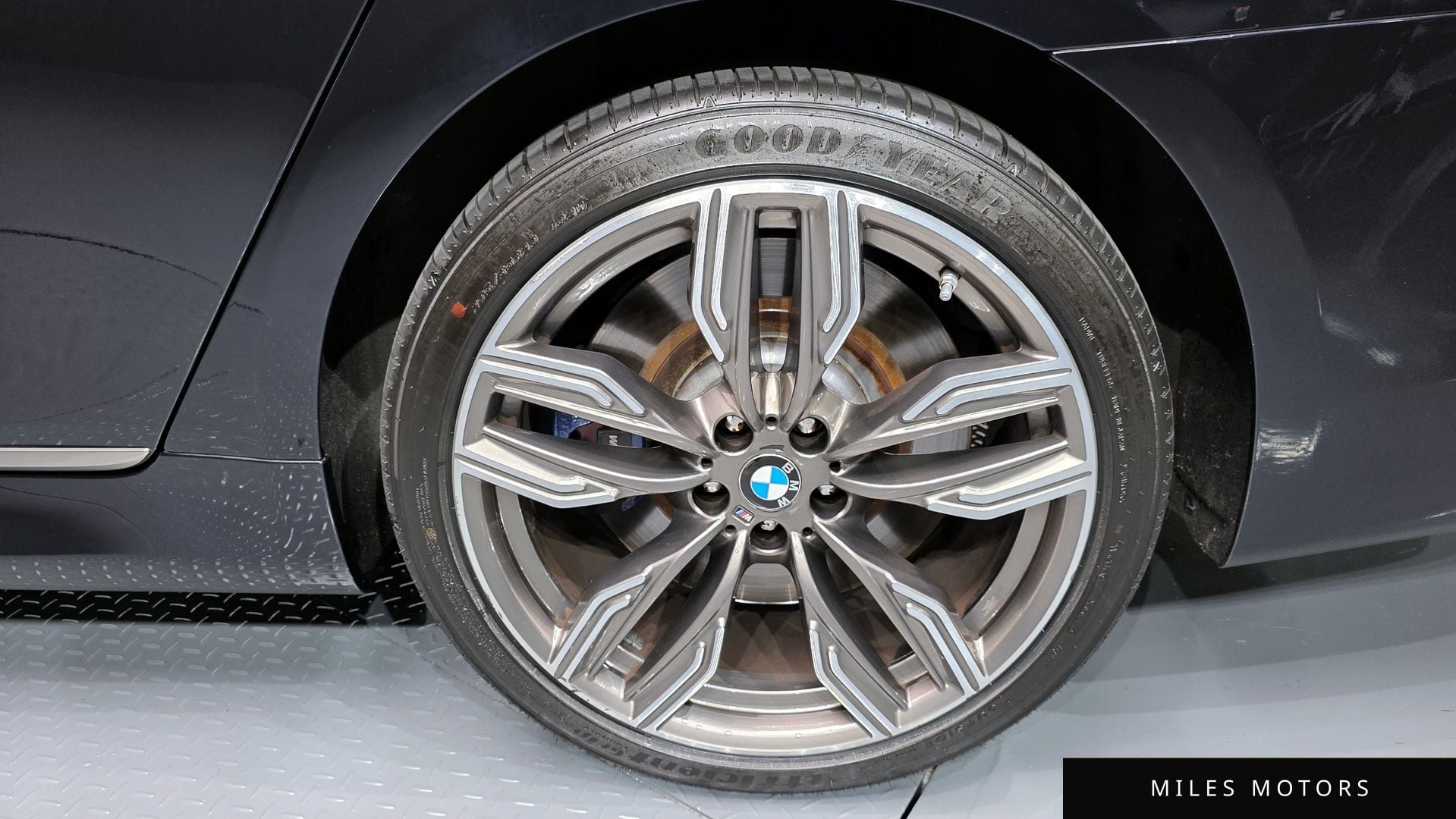 BMW 7 Series (G11) 2018 — миниатюра 7