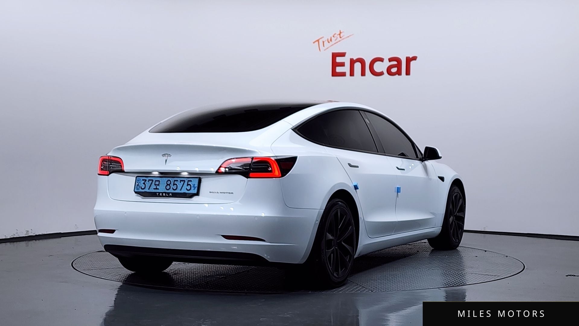 Tesla Model 3 2020 — миниатюра 2