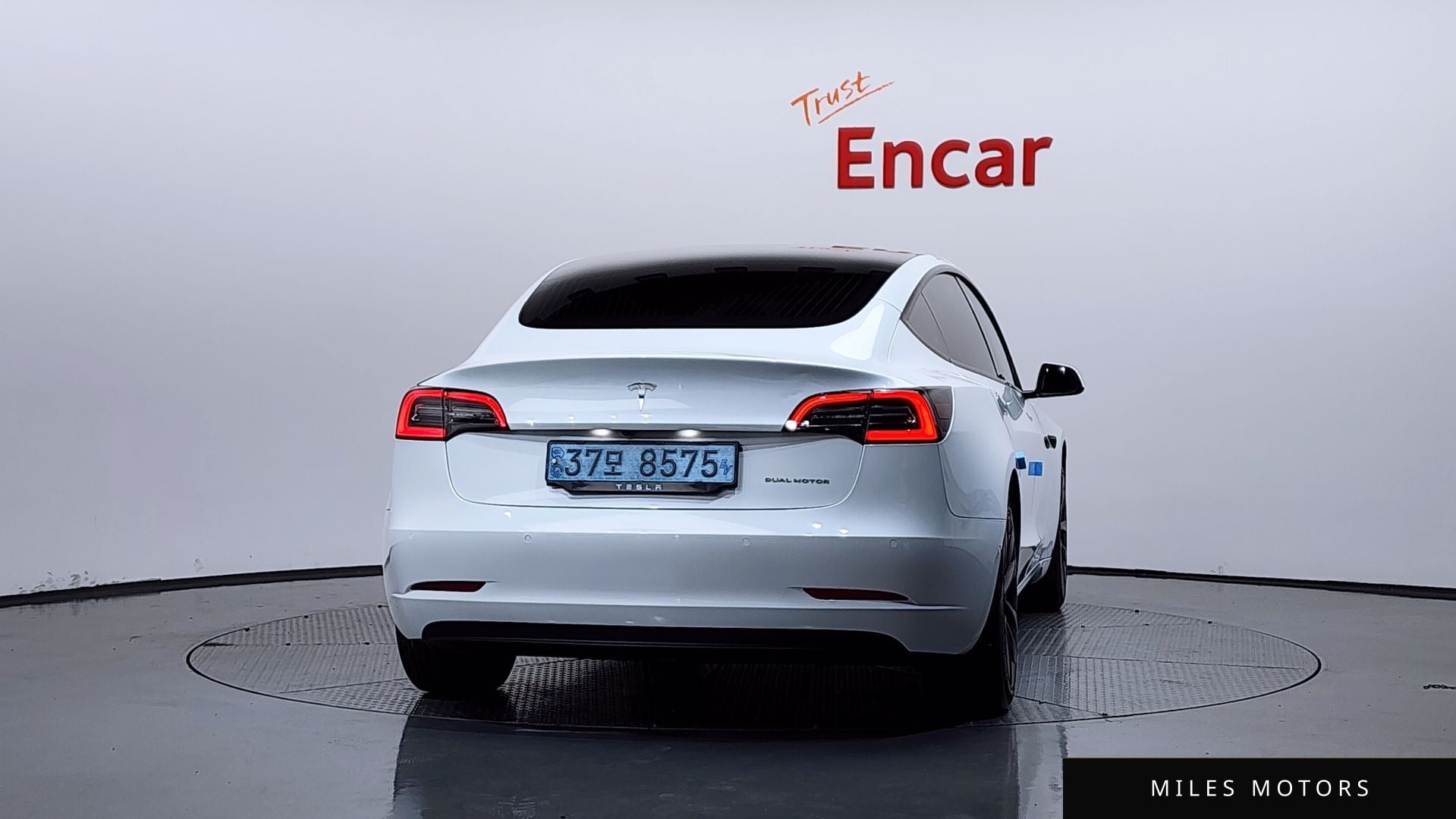 Tesla Model 3 2020 — миниатюра 4