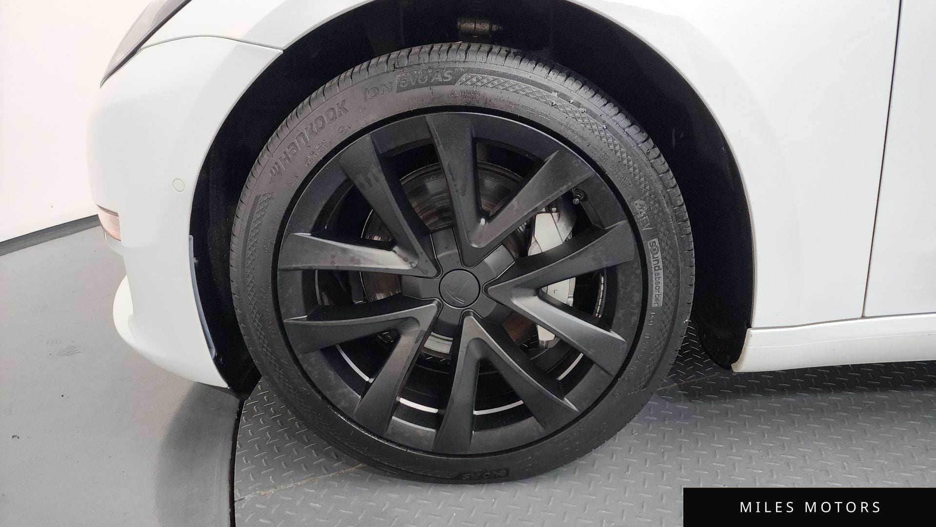 Tesla Model 3 2020 — миниатюра 5