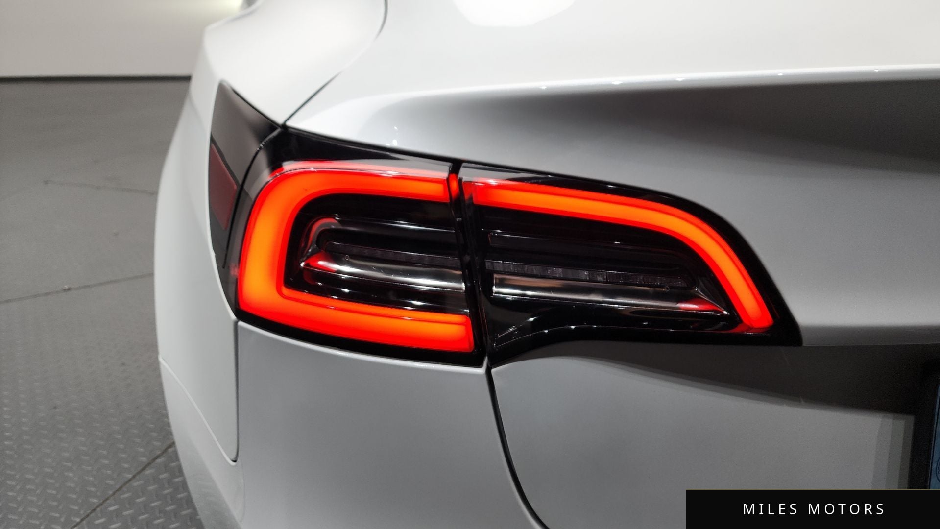 Tesla Model 3 2020 — миниатюра 9