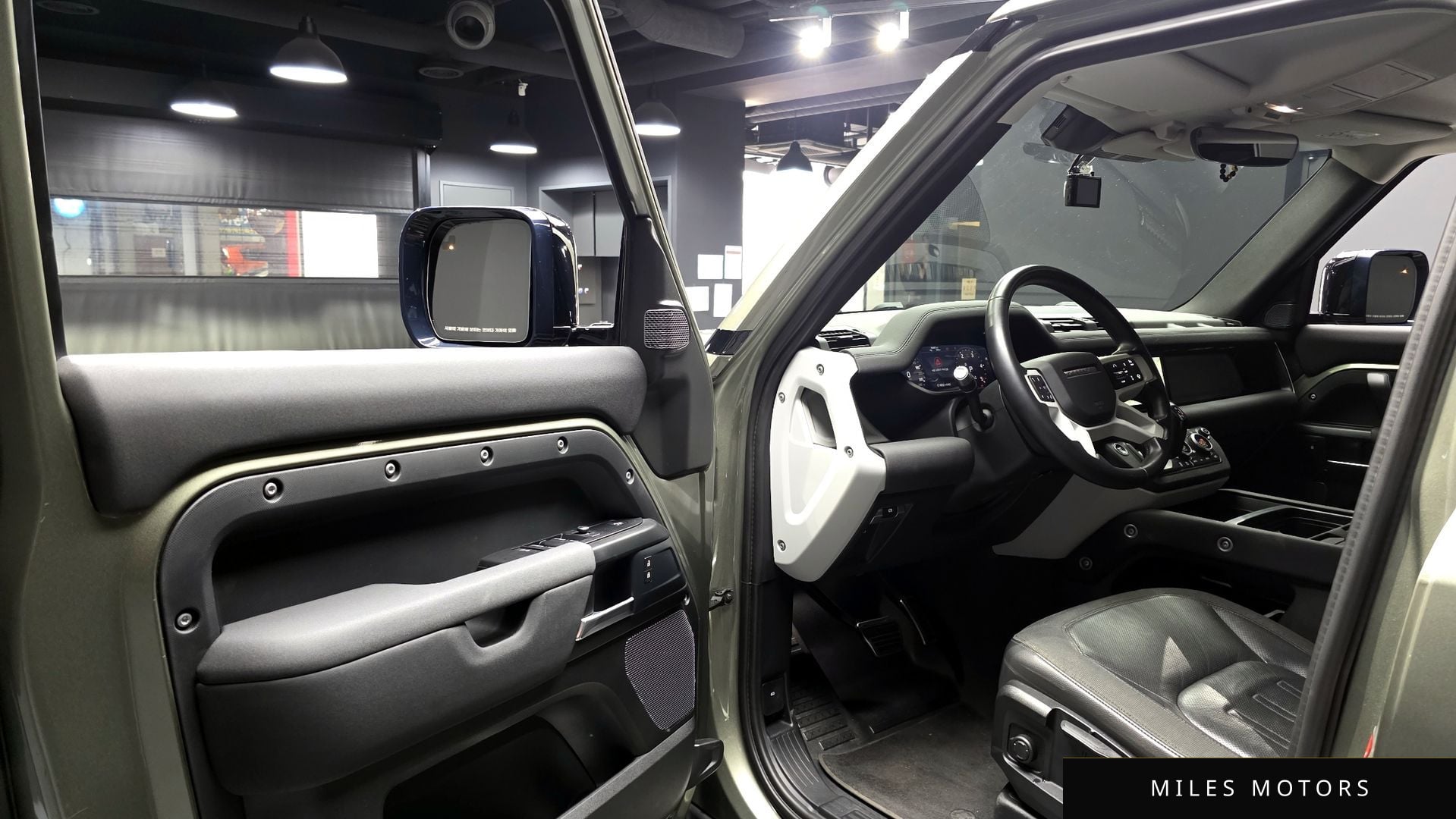 Land Rover Defender 2020 — миниатюра 10