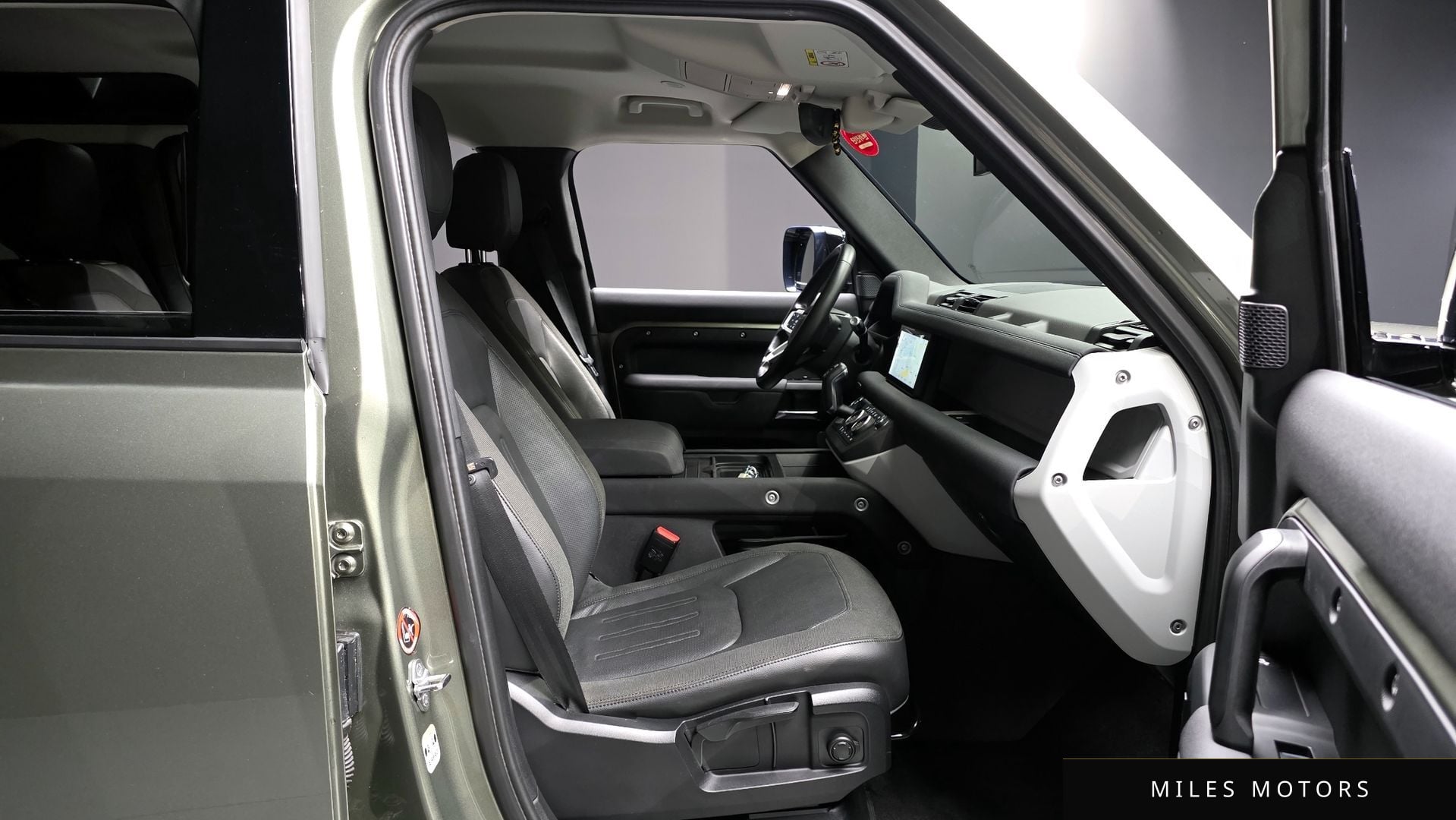 Land Rover Defender 2020 — миниатюра 12