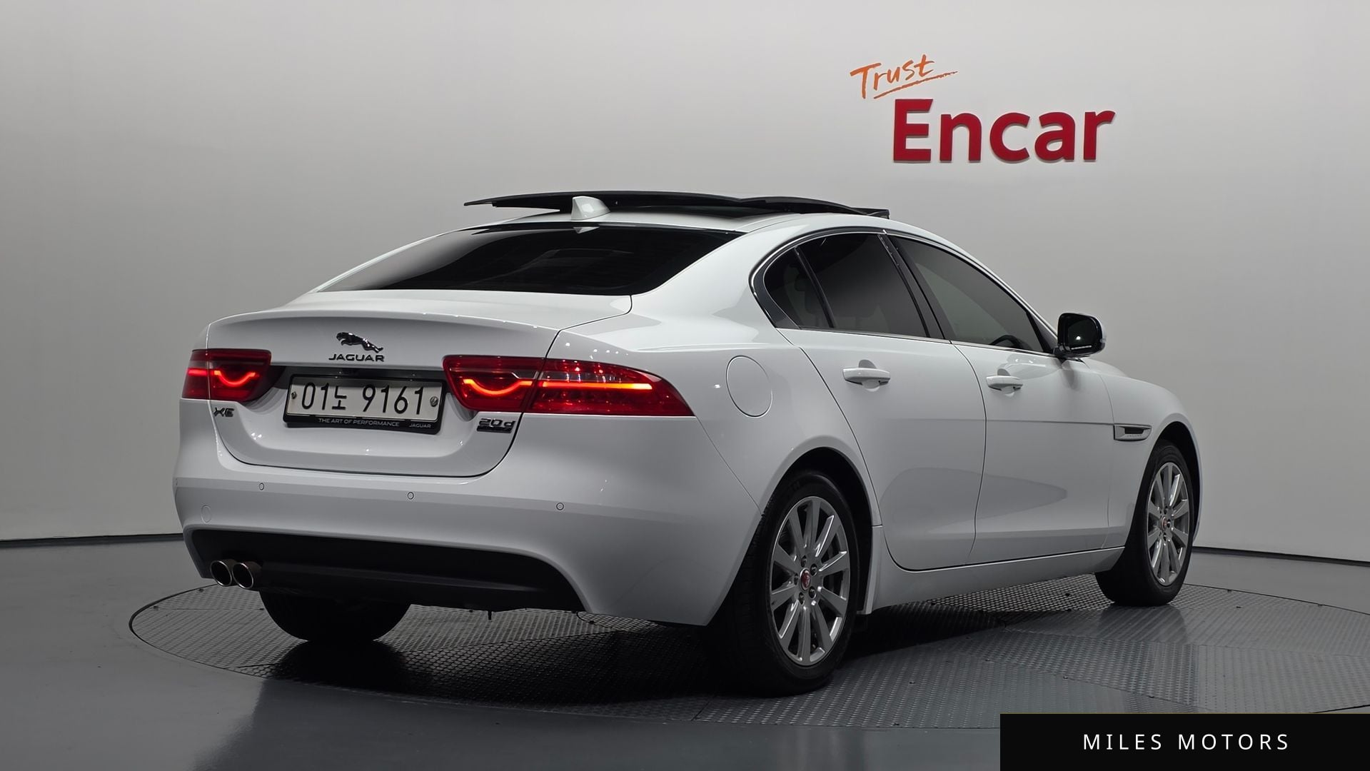 Jaguar XE 2017 — миниатюра 2