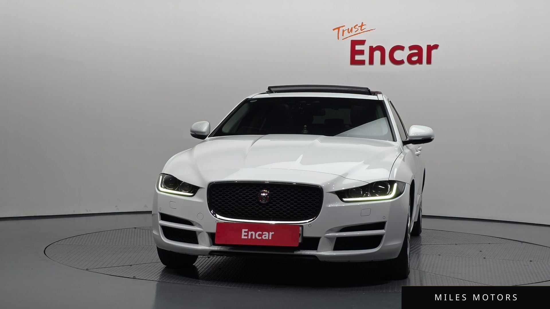 Jaguar XE 2017 — миниатюра 3