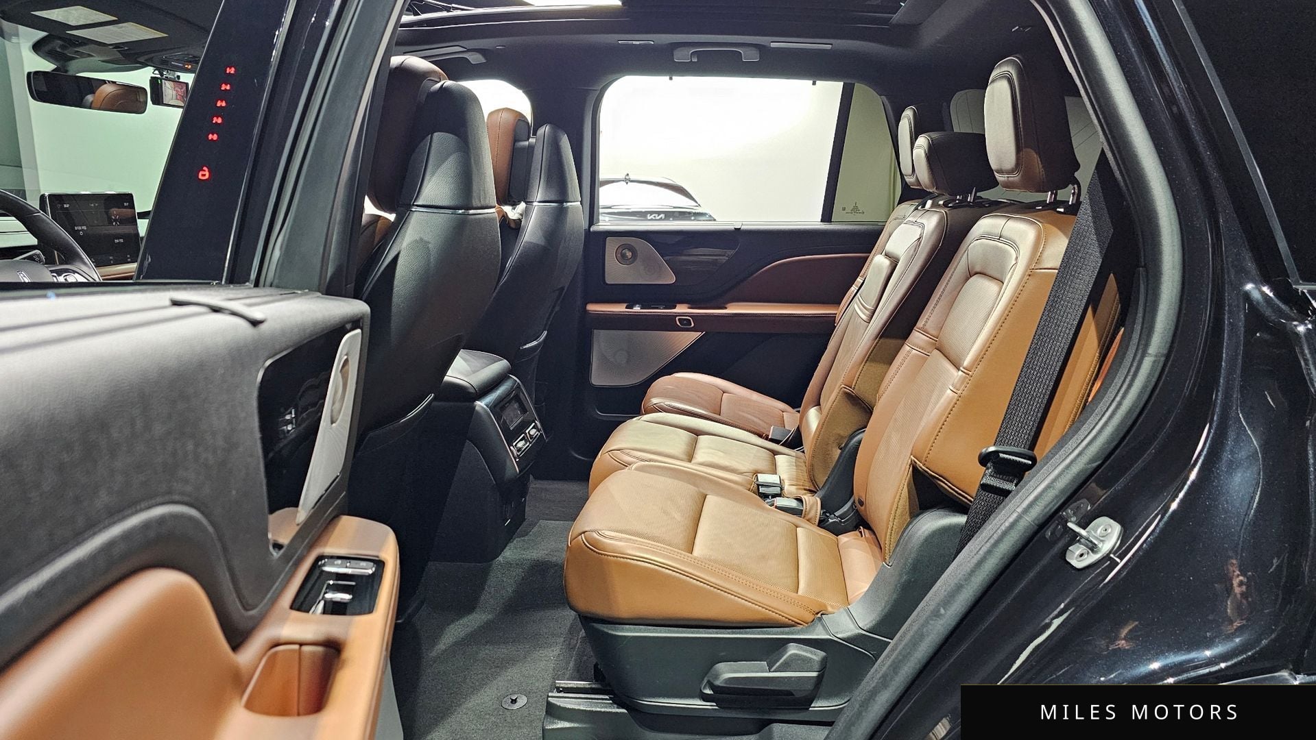 Lincoln Aviator 2023 — миниатюра 11