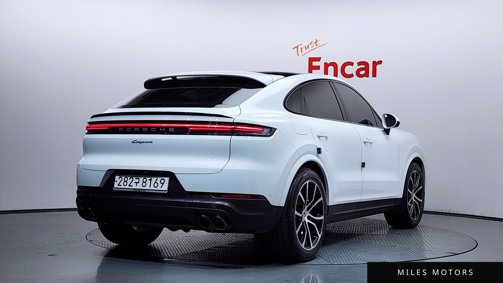 Porsche Cayenne 2024 — миниатюра 2