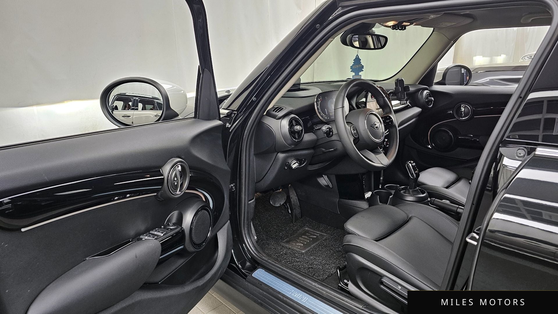 MINI Cooper 2023 — миниатюра 10