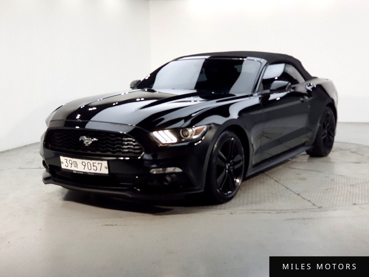 Ford Mustang 2017 — фото 1 из 12