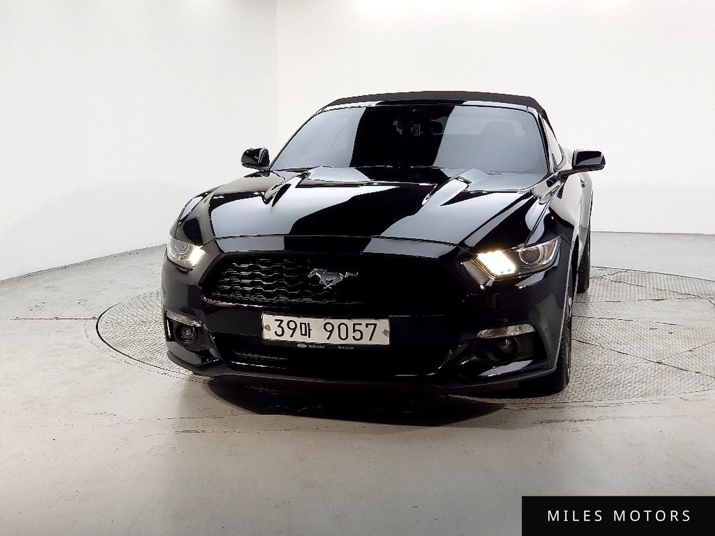 Ford Mustang 2017 — миниатюра 2