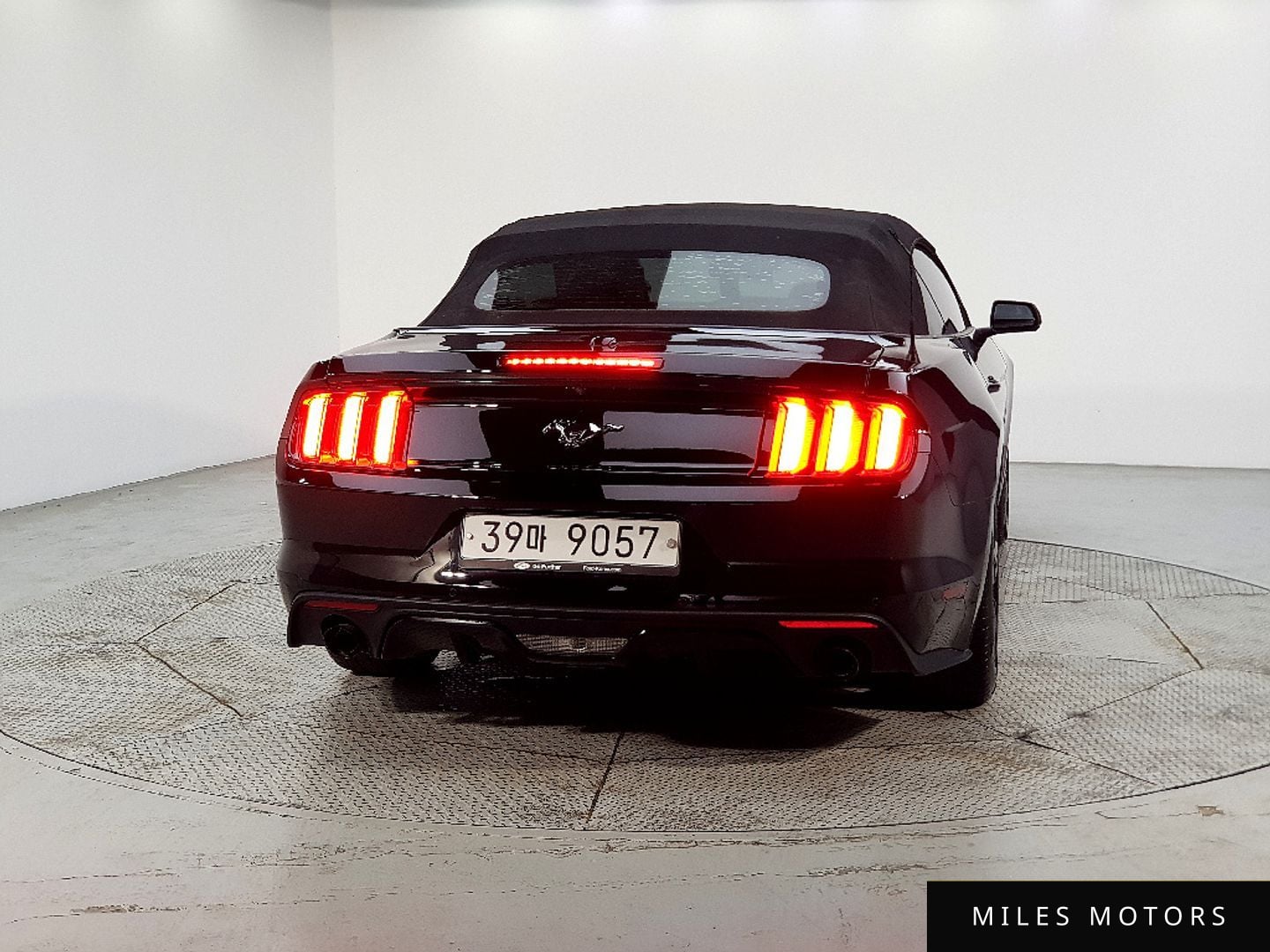 Ford Mustang 2017 — миниатюра 3