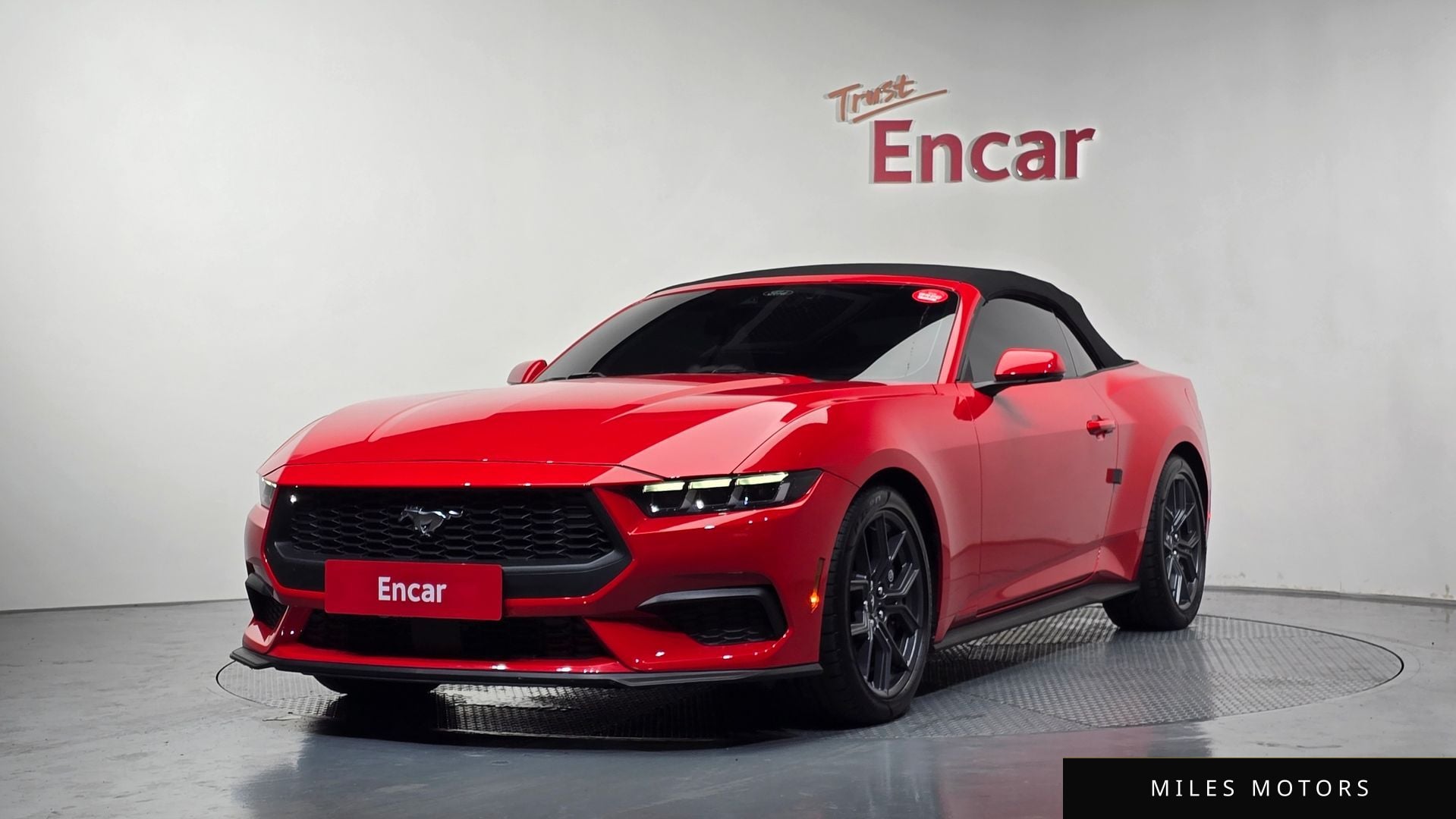 Ford Mustang 2024 — фото 1 из 12