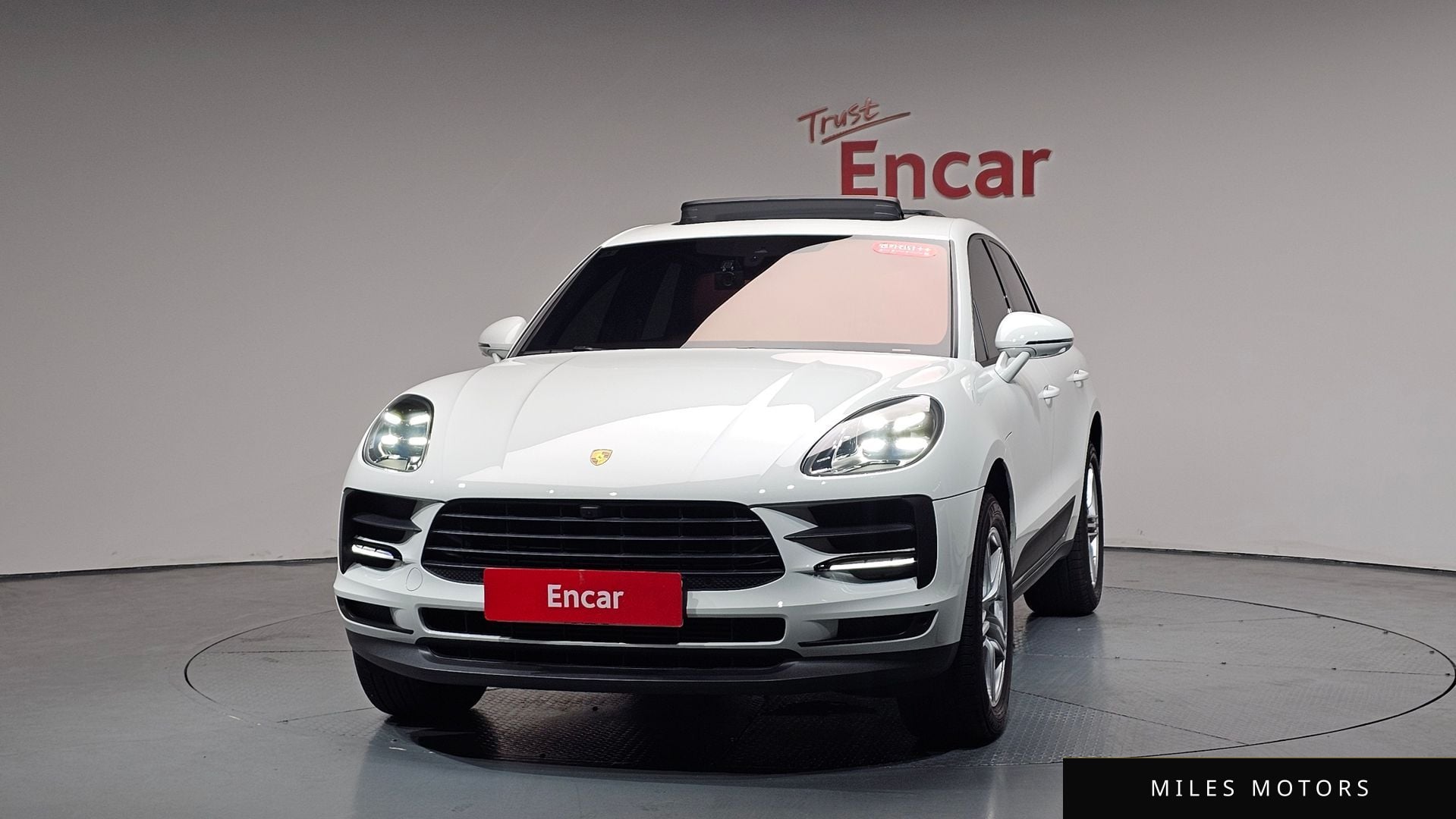 Porsche Macan 2021 — миниатюра 2