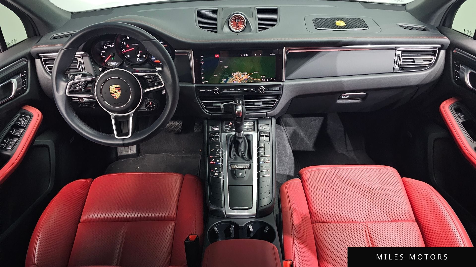 Porsche Macan 2021 — миниатюра 9
