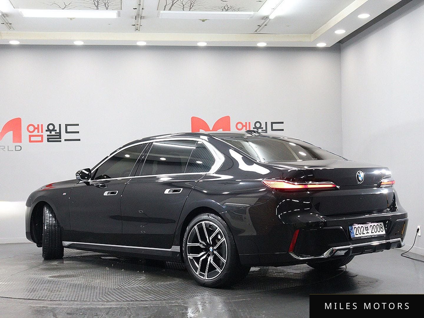 BMW 7 Series (G70) 2023 — миниатюра 5
