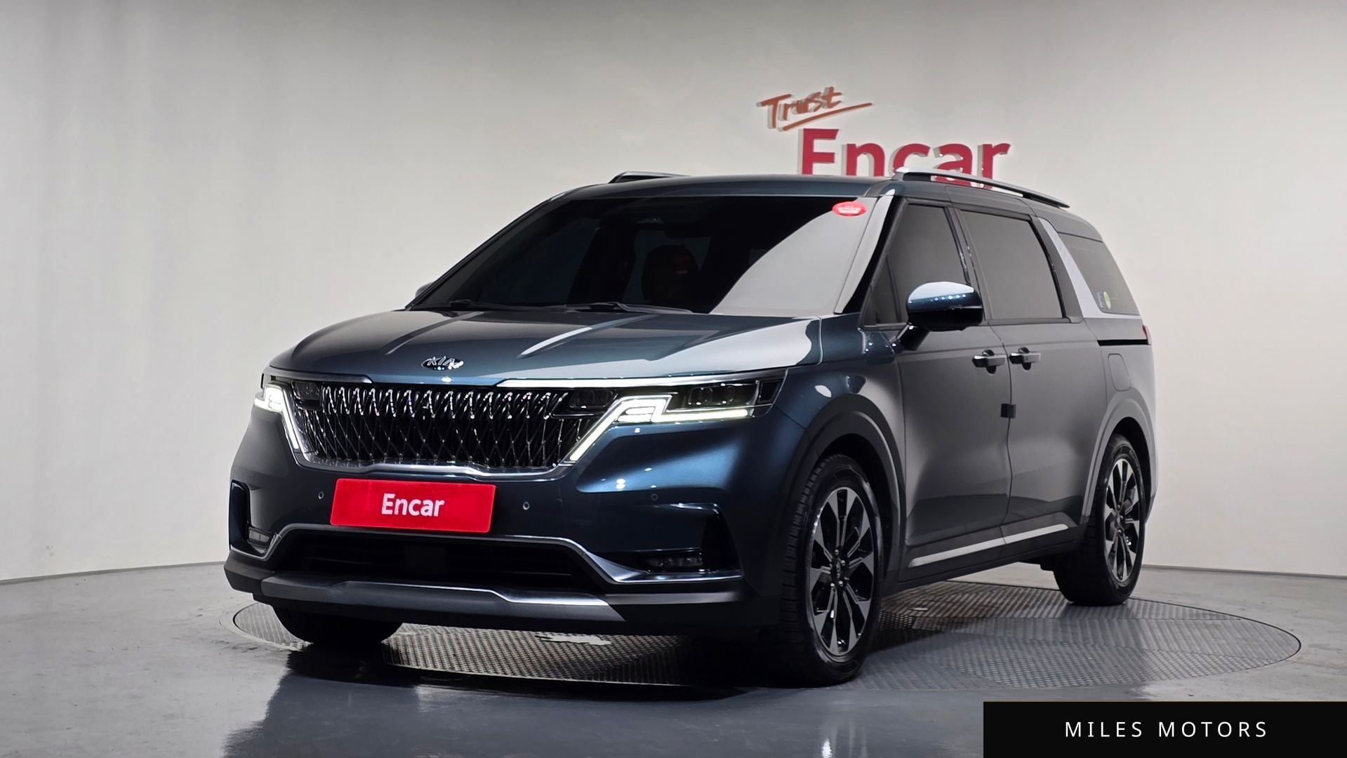 Kia Carnival 2021 — фото 1 из 12
