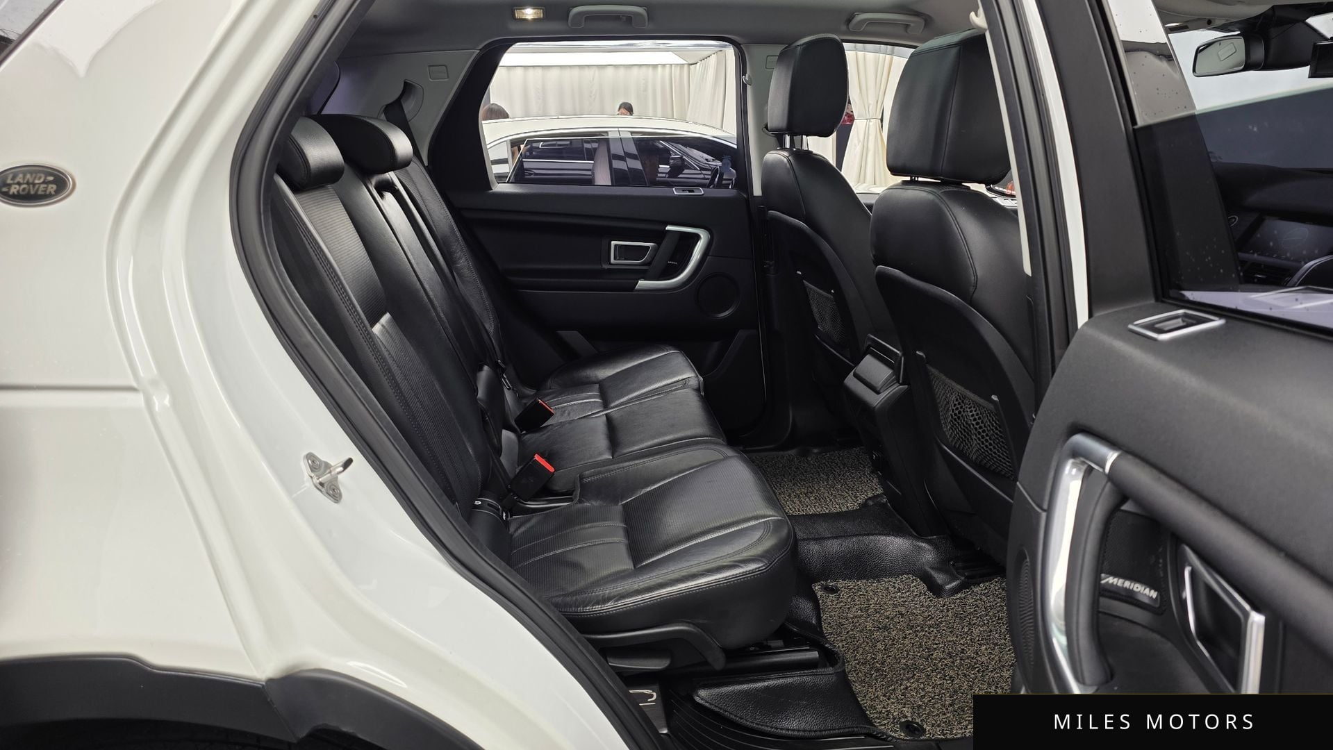 Land Rover Discovery Sport 2017 — миниатюра 12