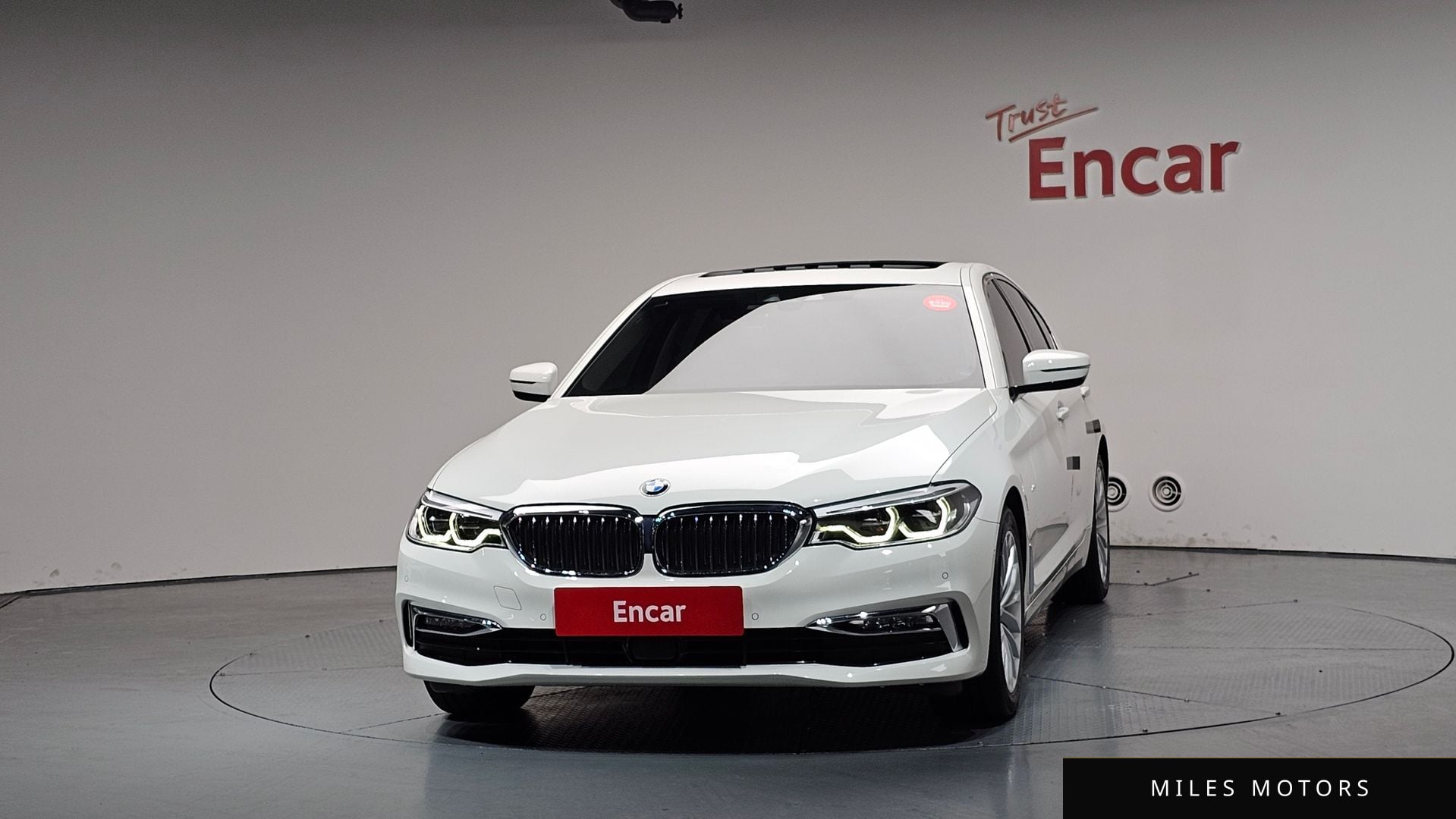 BMW 5 Series (G30) 2018 — миниатюра 3